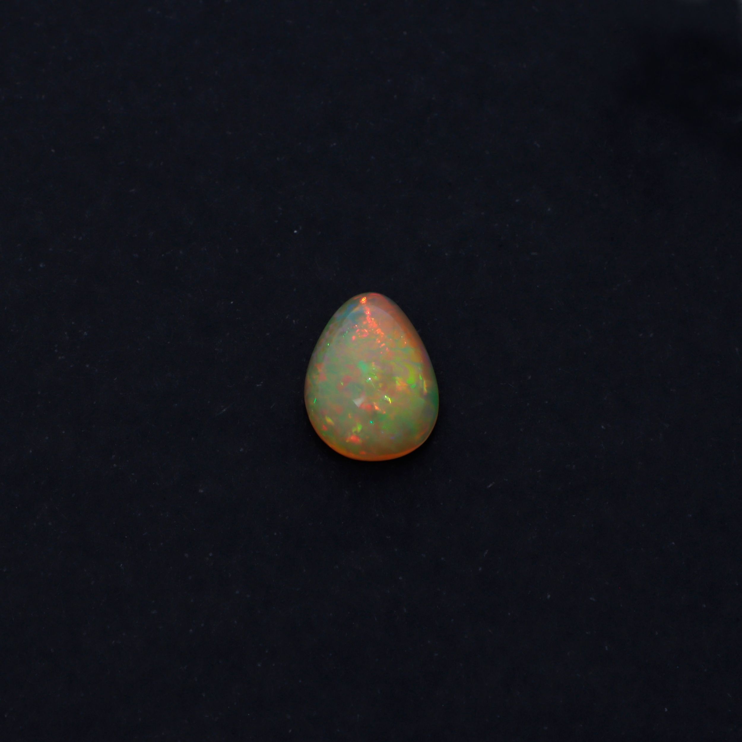 CABOCHON D'OPALE SUR PAPIER