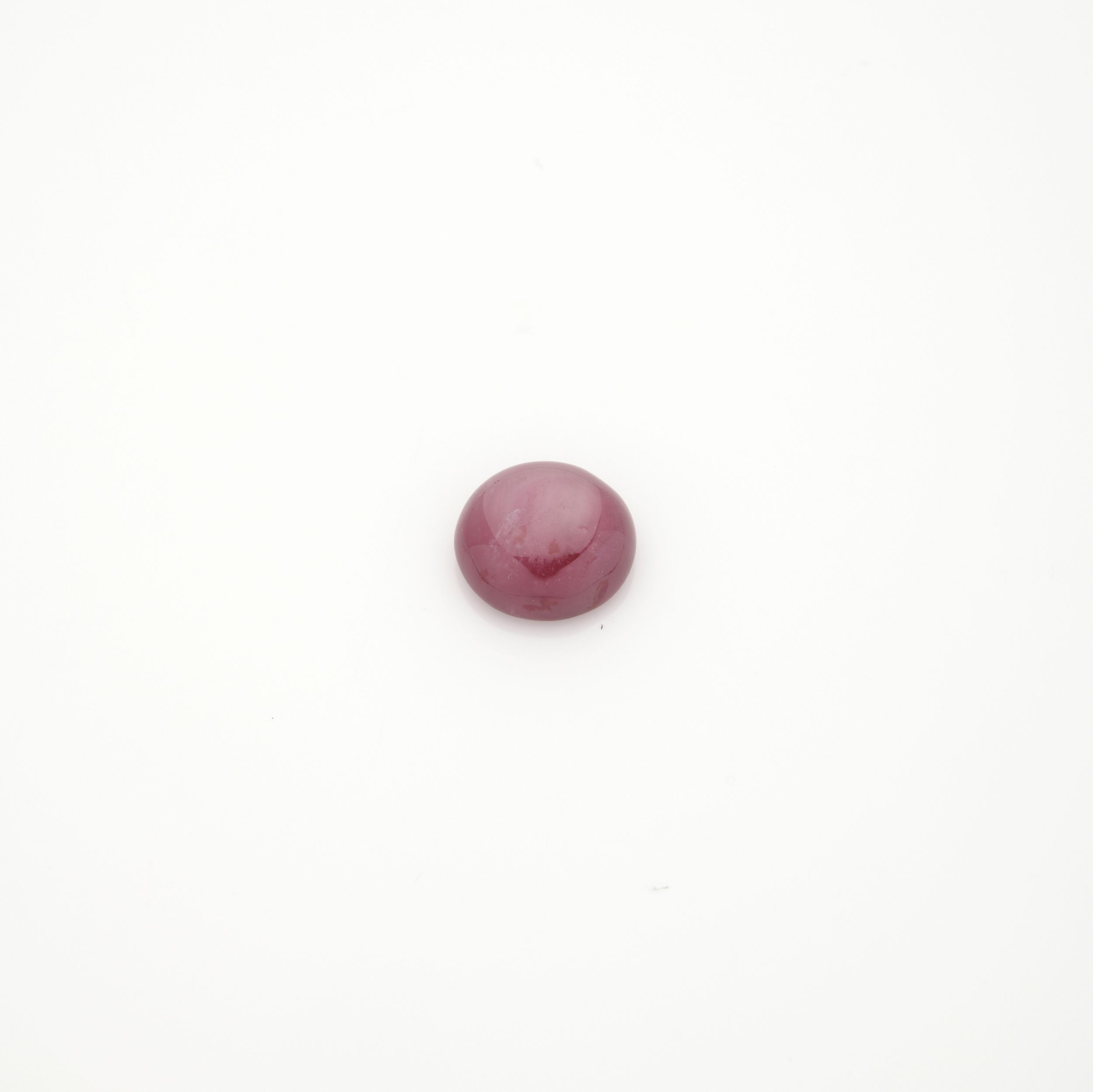 CABOCHON DE RUBIS ETOILE SUR PAPIER