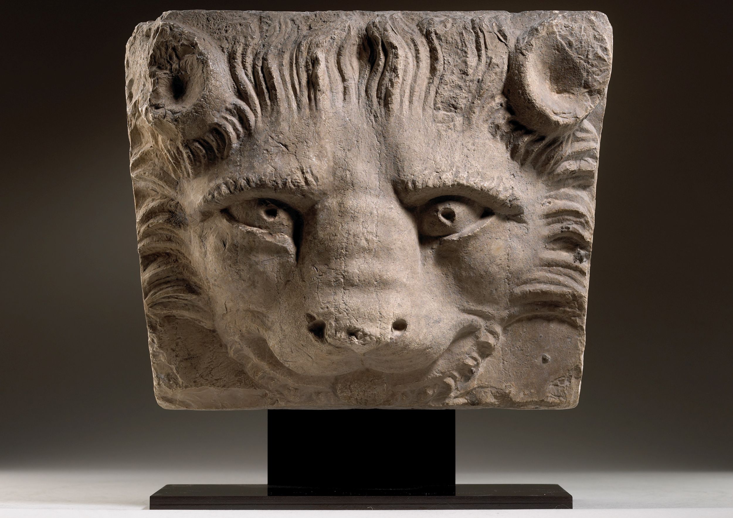 CLEF DE VOÛTE À TÊTE DE LION