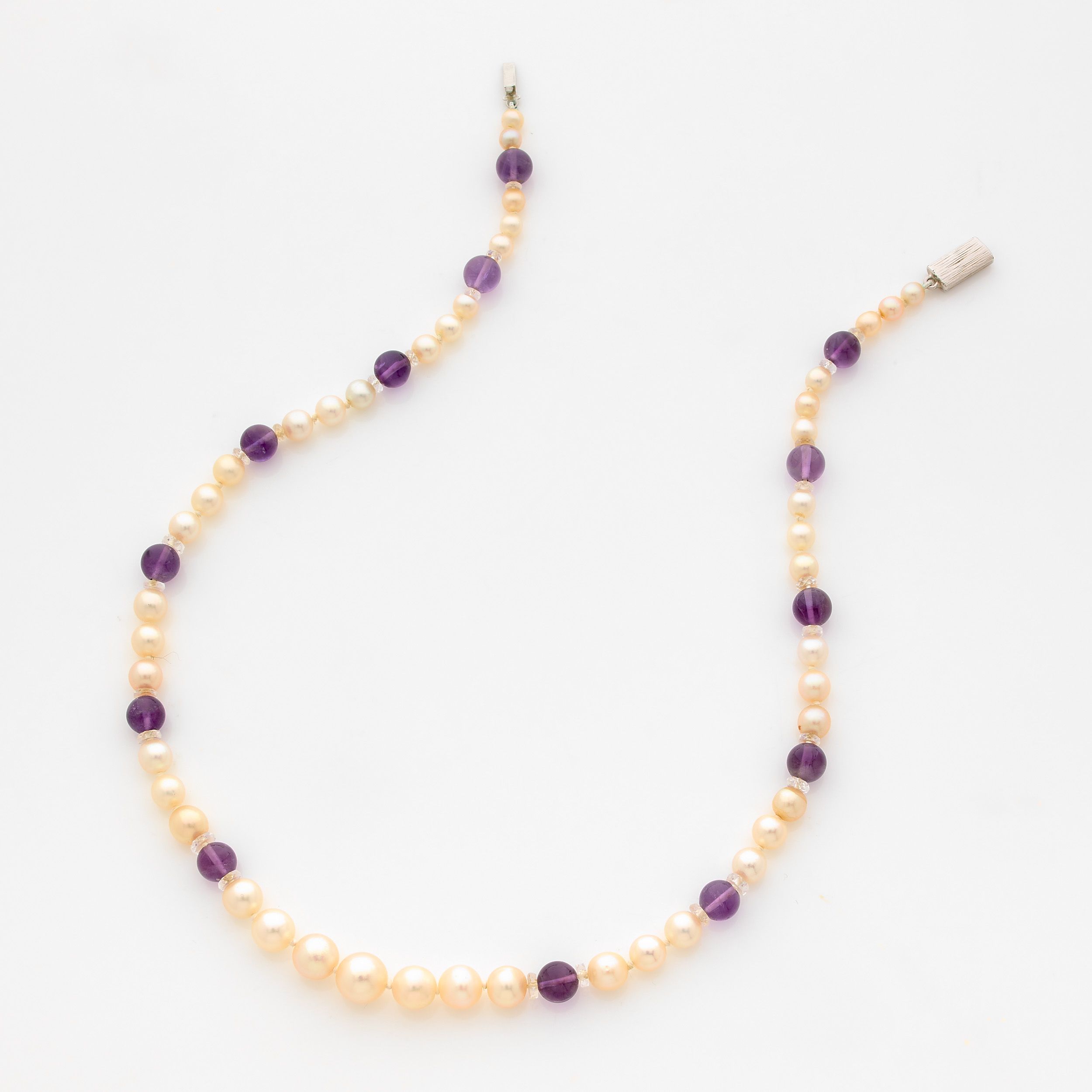 COLLIER 