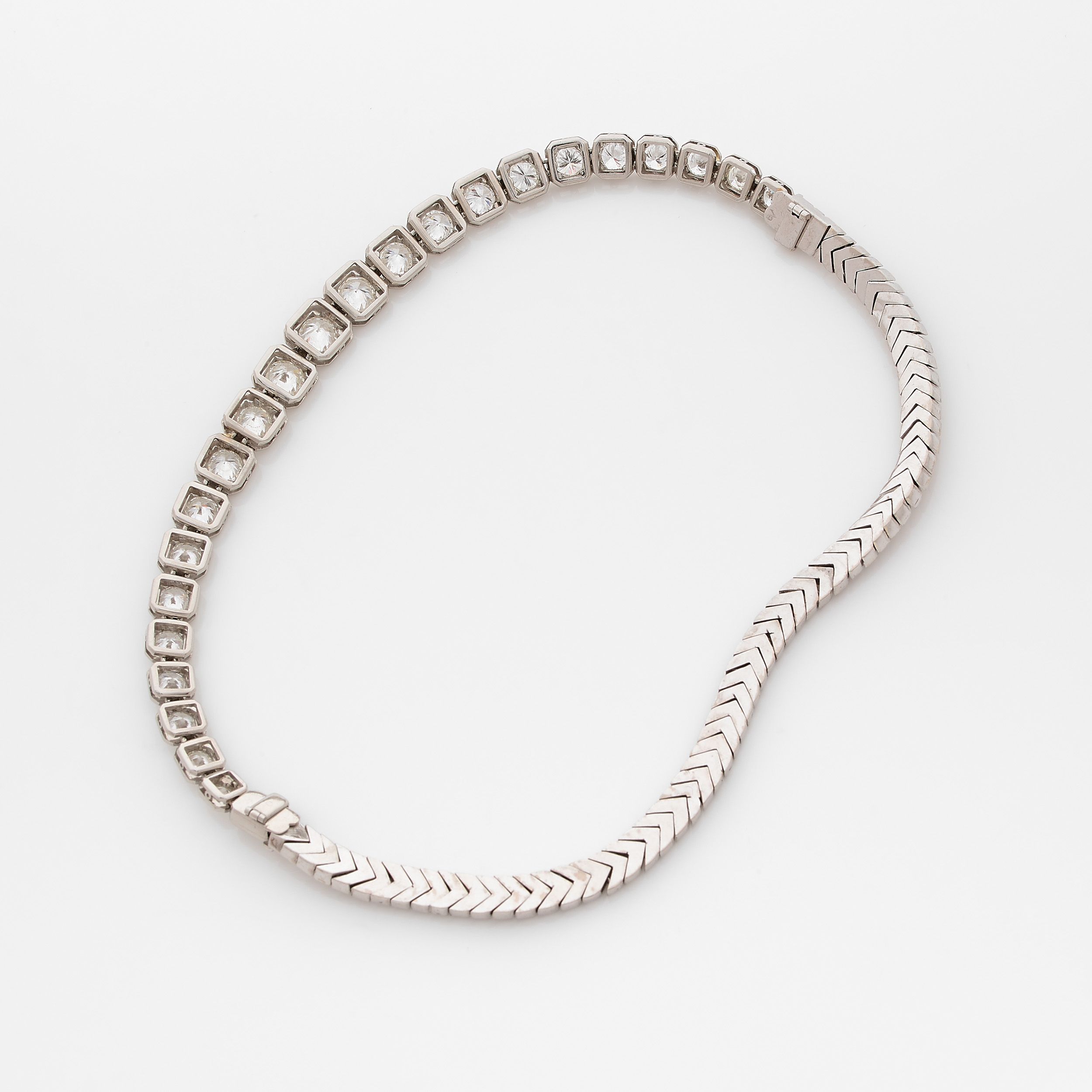 COLLIER A TRANSFORMATION:  | H&ocirc;tel Des Ventes de Monte-Carlo
