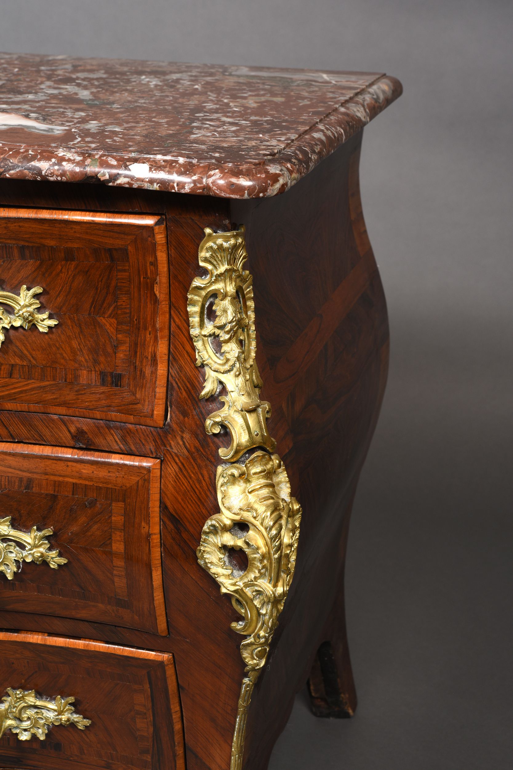 COMMODE TOMBEAU:  | H&ocirc;tel Des Ventes de Monte-Carlo