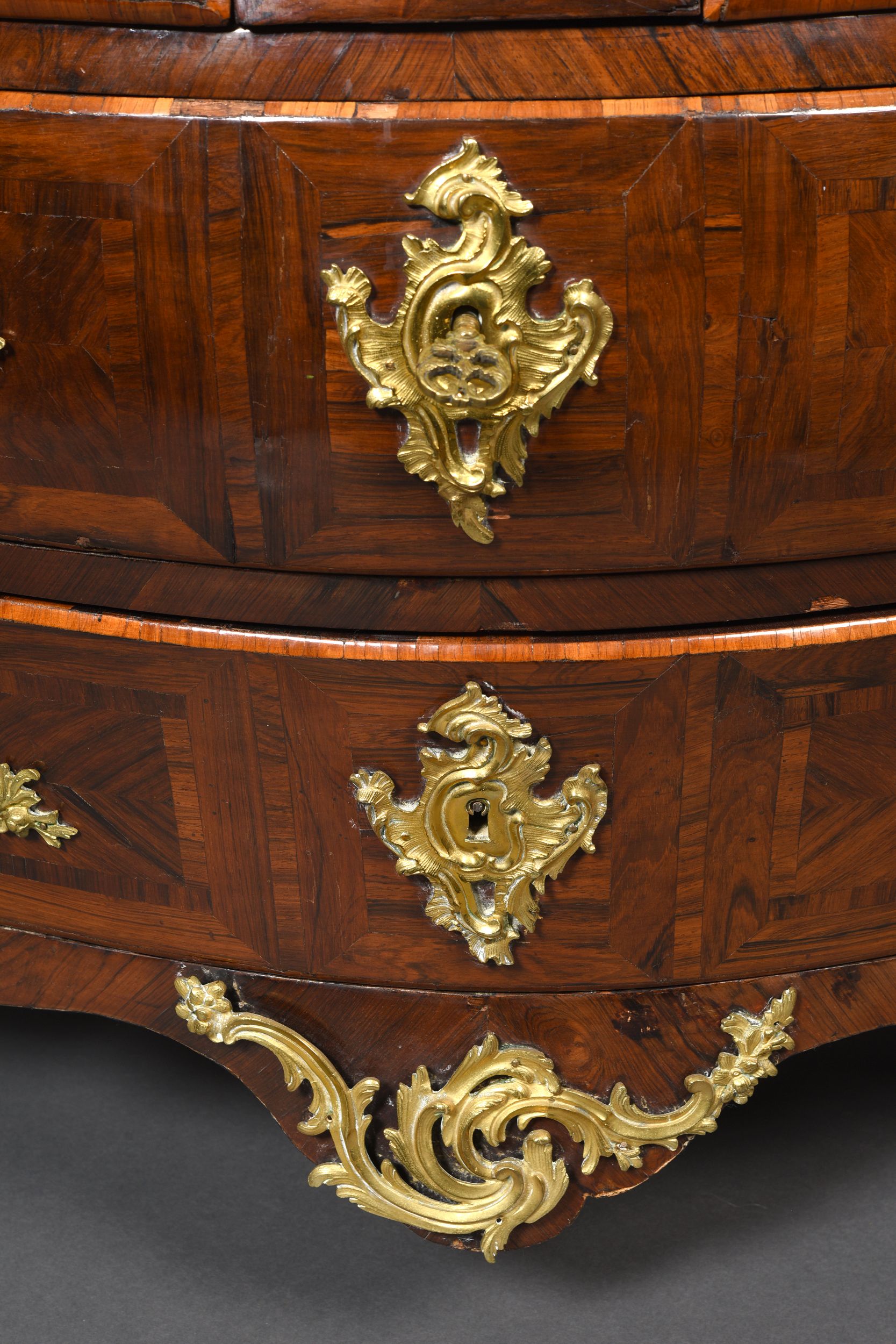 COMMODE TOMBEAU:  | H&ocirc;tel Des Ventes de Monte-Carlo