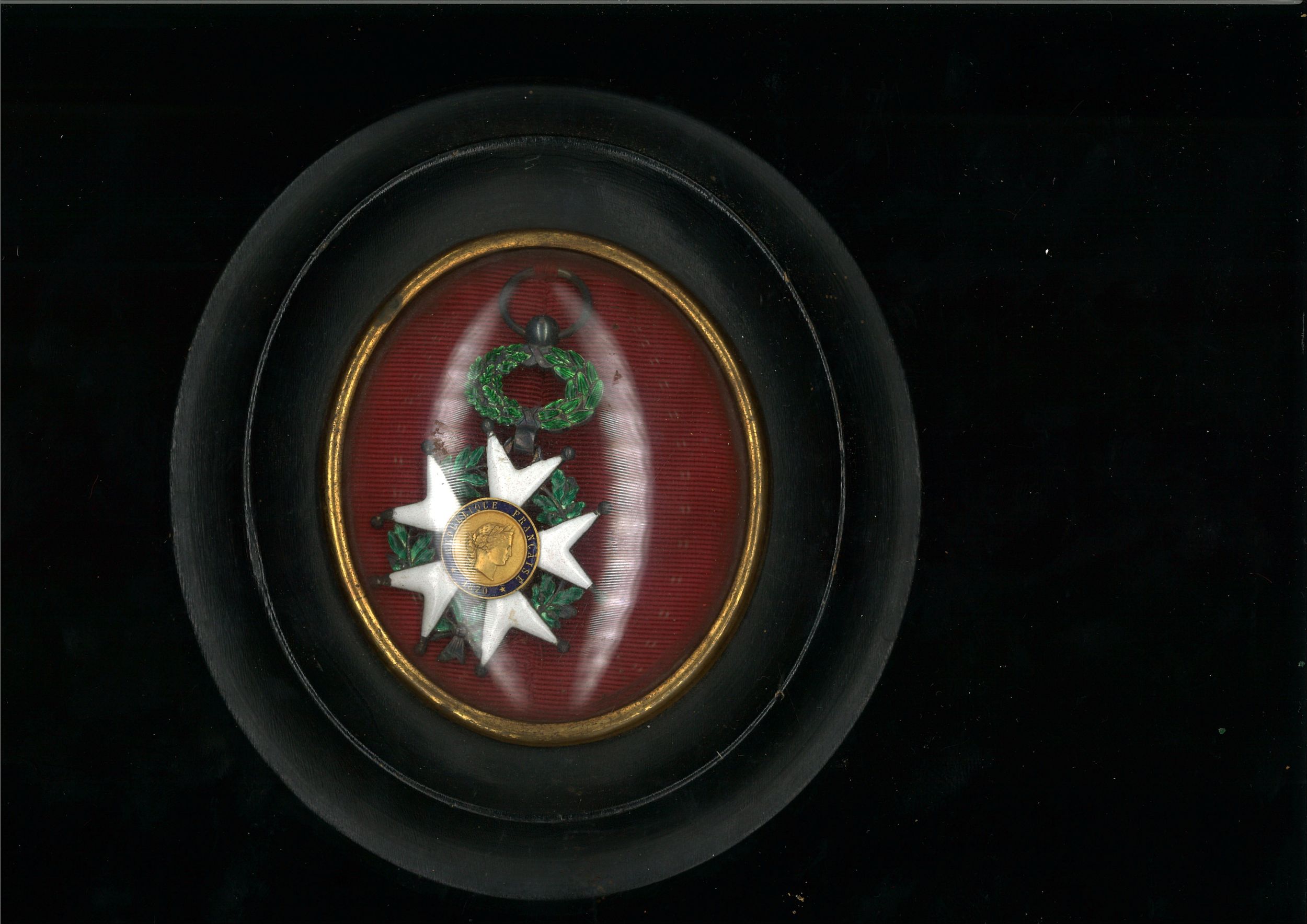 LOT DE 2 CROIX DE CHEVALIER DE L'ORDRE DE LA LEGION D'HONNEUR:  | H&ocirc;tel Des Ventes de Monte-Carlo