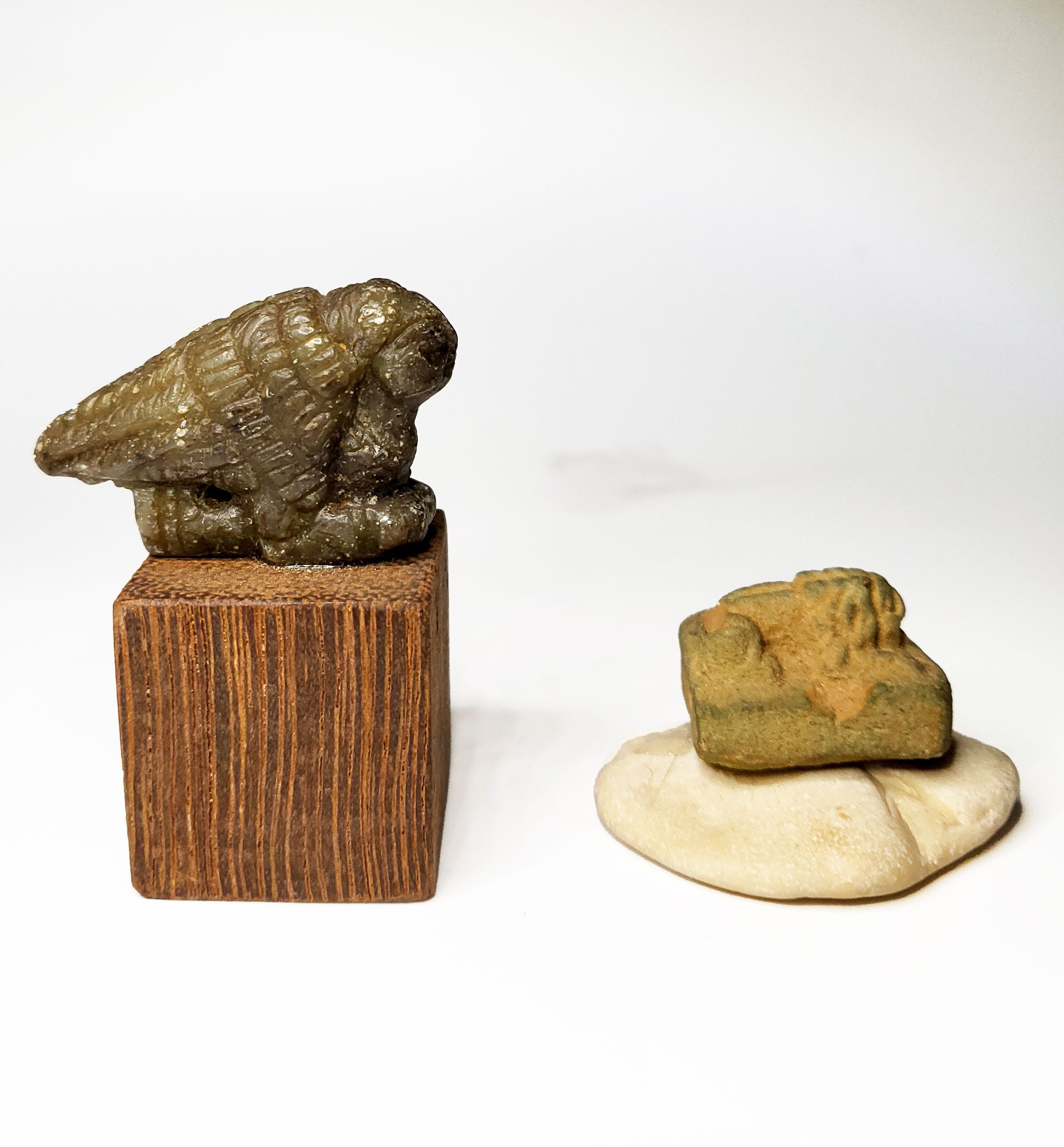 DEUX AMULETTES
