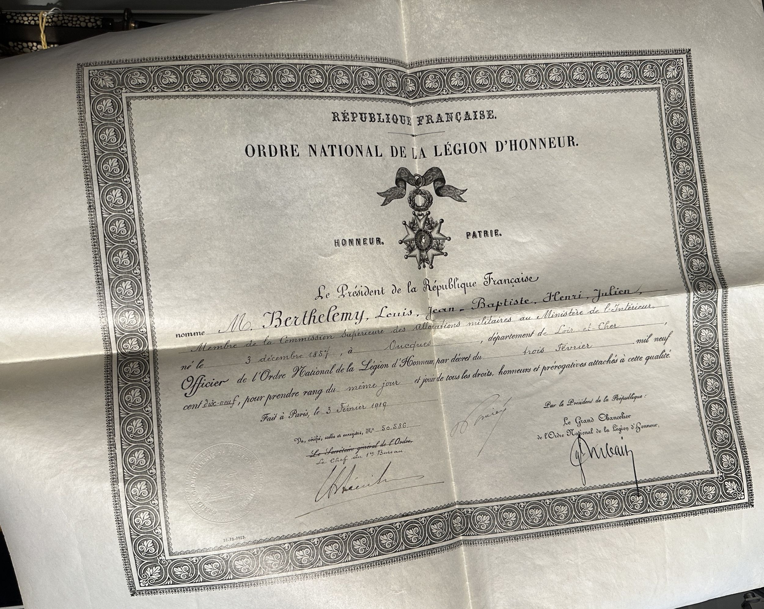 LOT DE 2 CROIX DE CHEVALIER DE L'ORDRE DE LA LEGION D'HONNEUR:  | H&ocirc;tel Des Ventes de Monte-Carlo