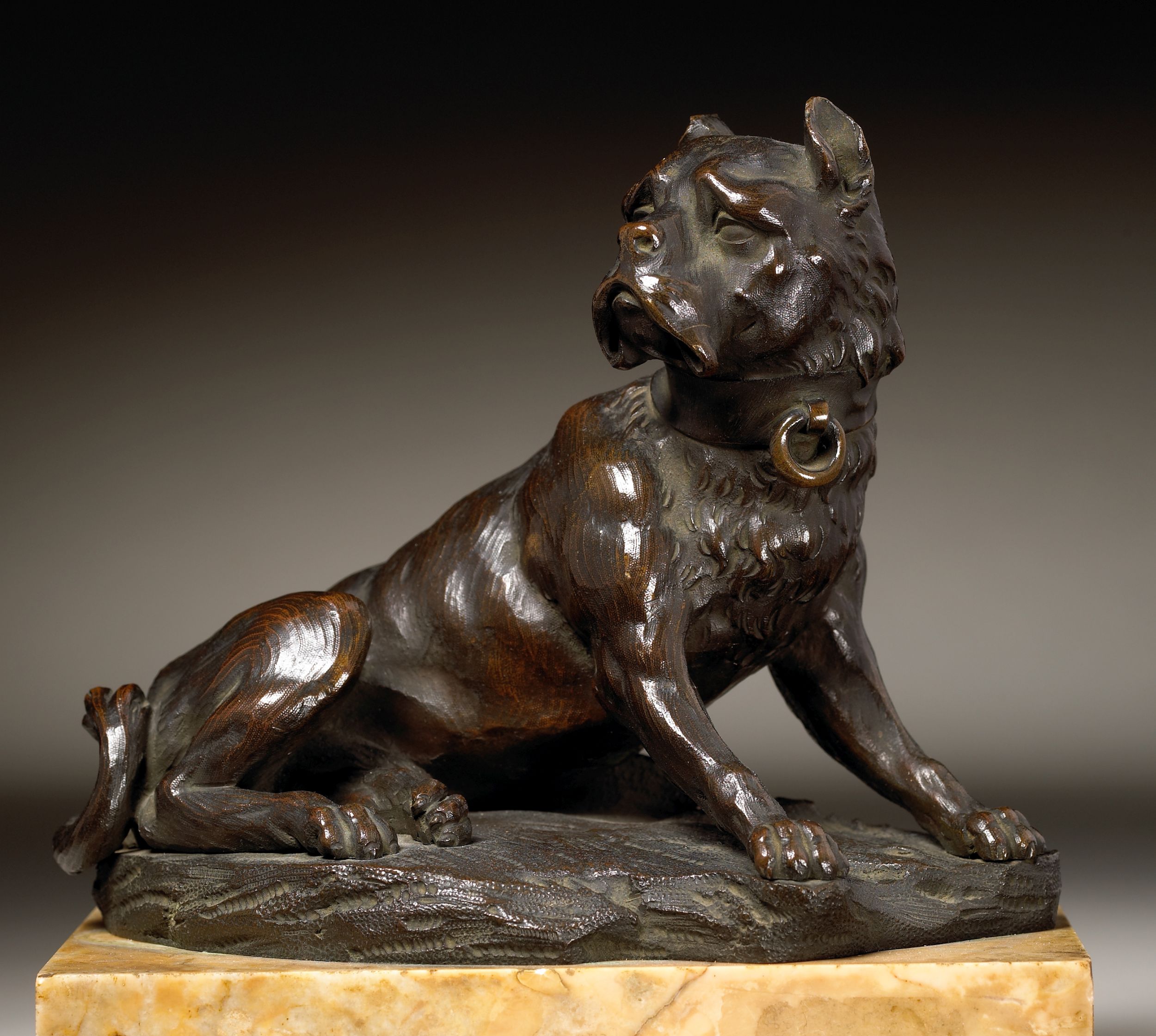 BAS-RELIEF FIGURANT UN LION DÉVORANT UN CERF:  | H&ocirc;tel Des Ventes de Monte-Carlo