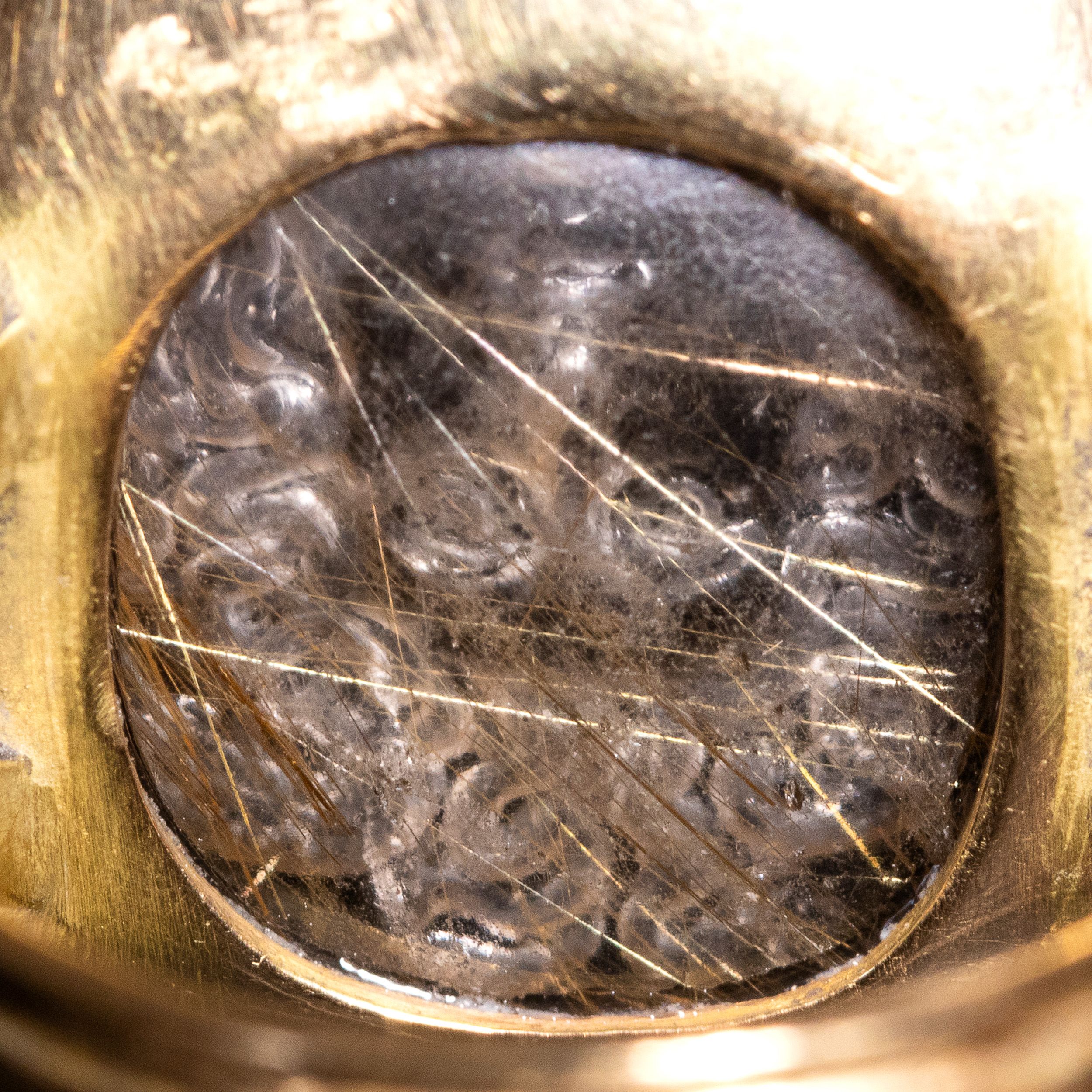 En or 18 cts, sertie d’une rare intaille hellénistique sur quartz rutilé figurant:  | H&ocirc;tel Des Ventes de Monte-Carlo