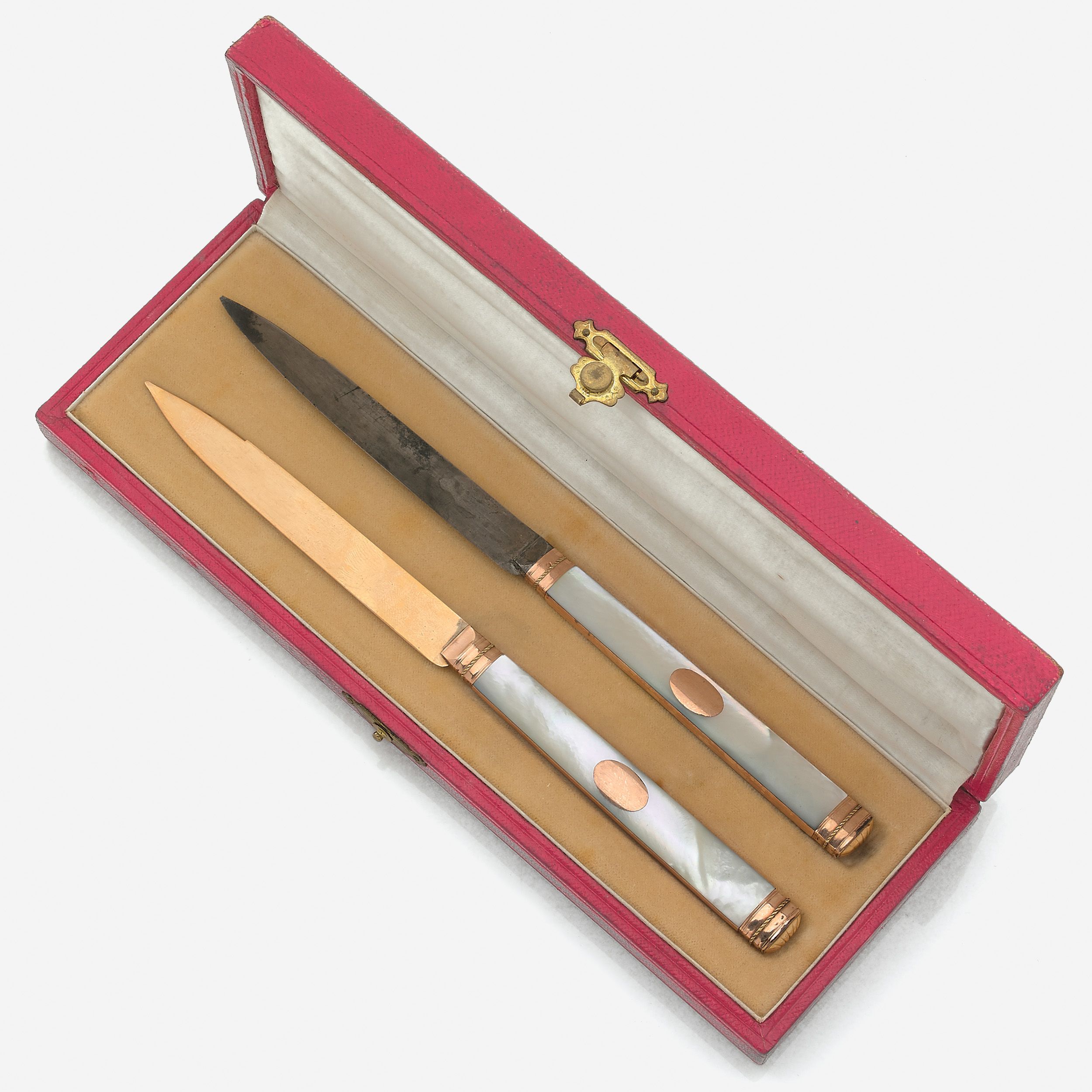 ENSEMBLE DE DEUX COUTEAUX 