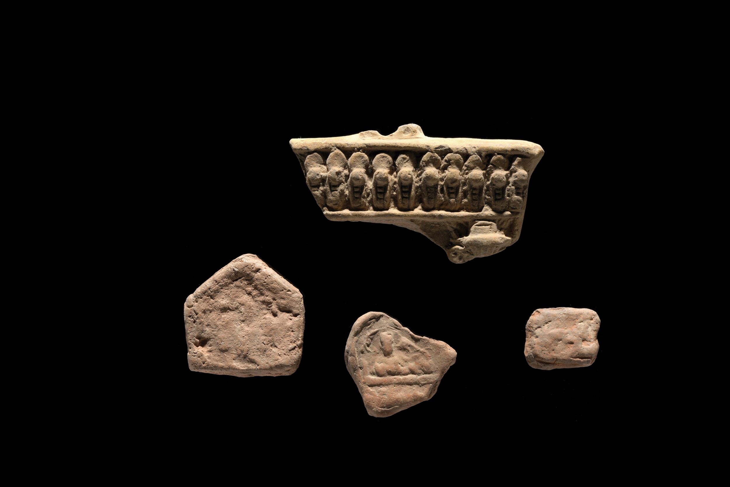 ENSEMBLE DE FRAGMENTS ET AMULETTES