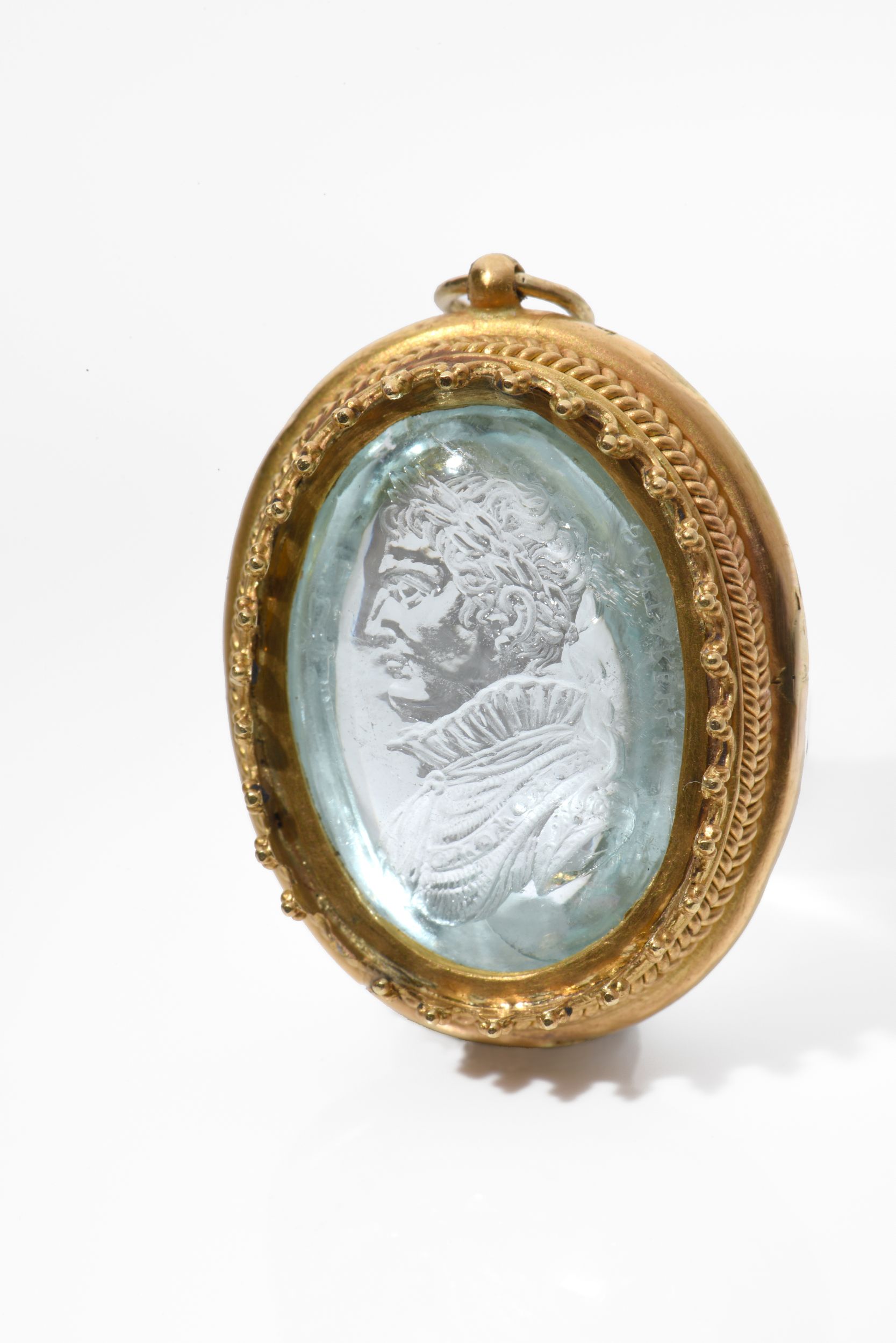 EXCEPTIONNELLE INTAILLE SUR AIGUE-MARINE MONTÉE EN PENDENTIF FIGURANT LE BUSTE DE:  | H&ocirc;tel Des Ventes de Monte-Carlo