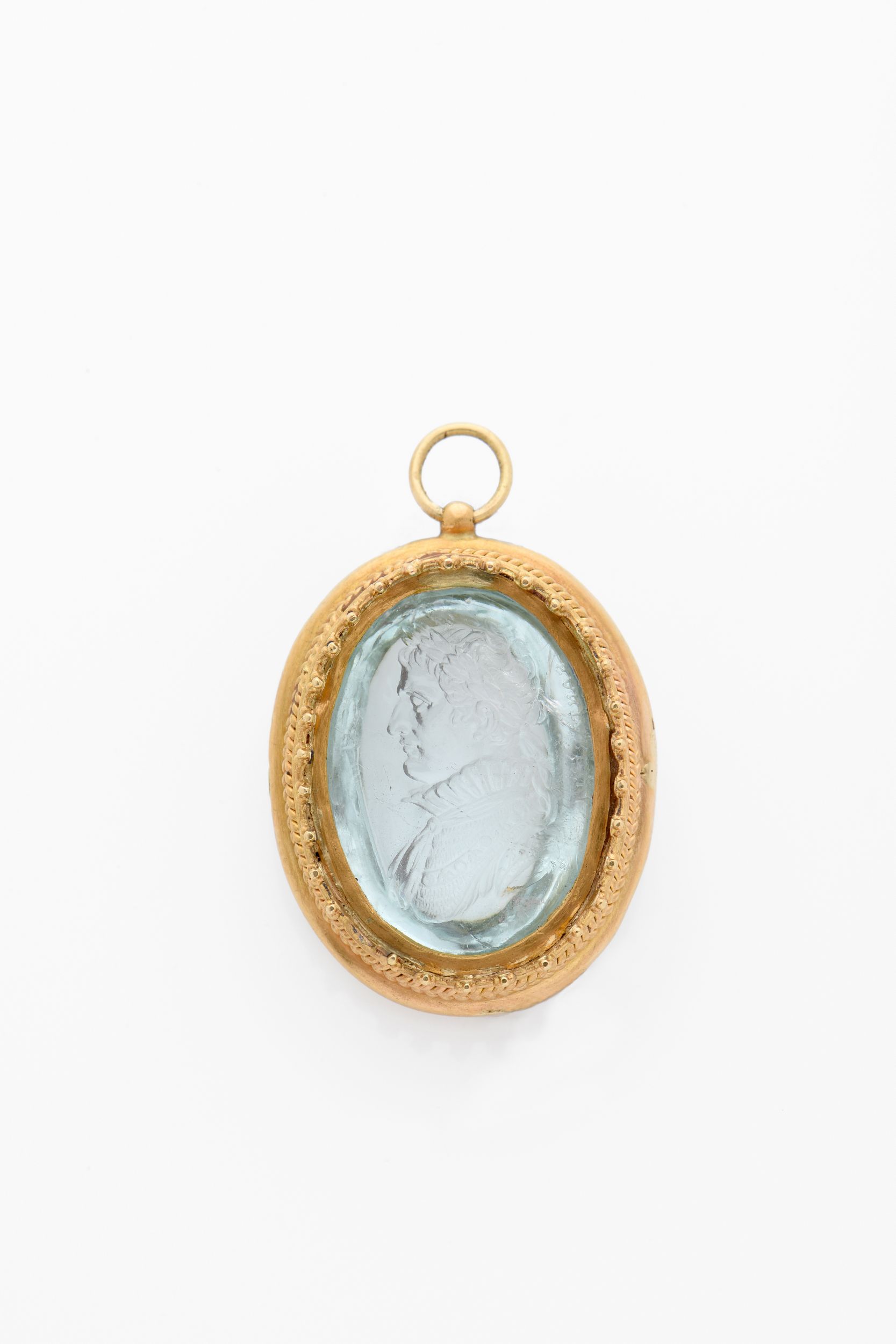 EXCEPTIONNELLE INTAILLE SUR AIGUE-MARINE MONTÉE EN PENDENTIF FIGURANT LE BUSTE DE:  | H&ocirc;tel Des Ventes de Monte-Carlo