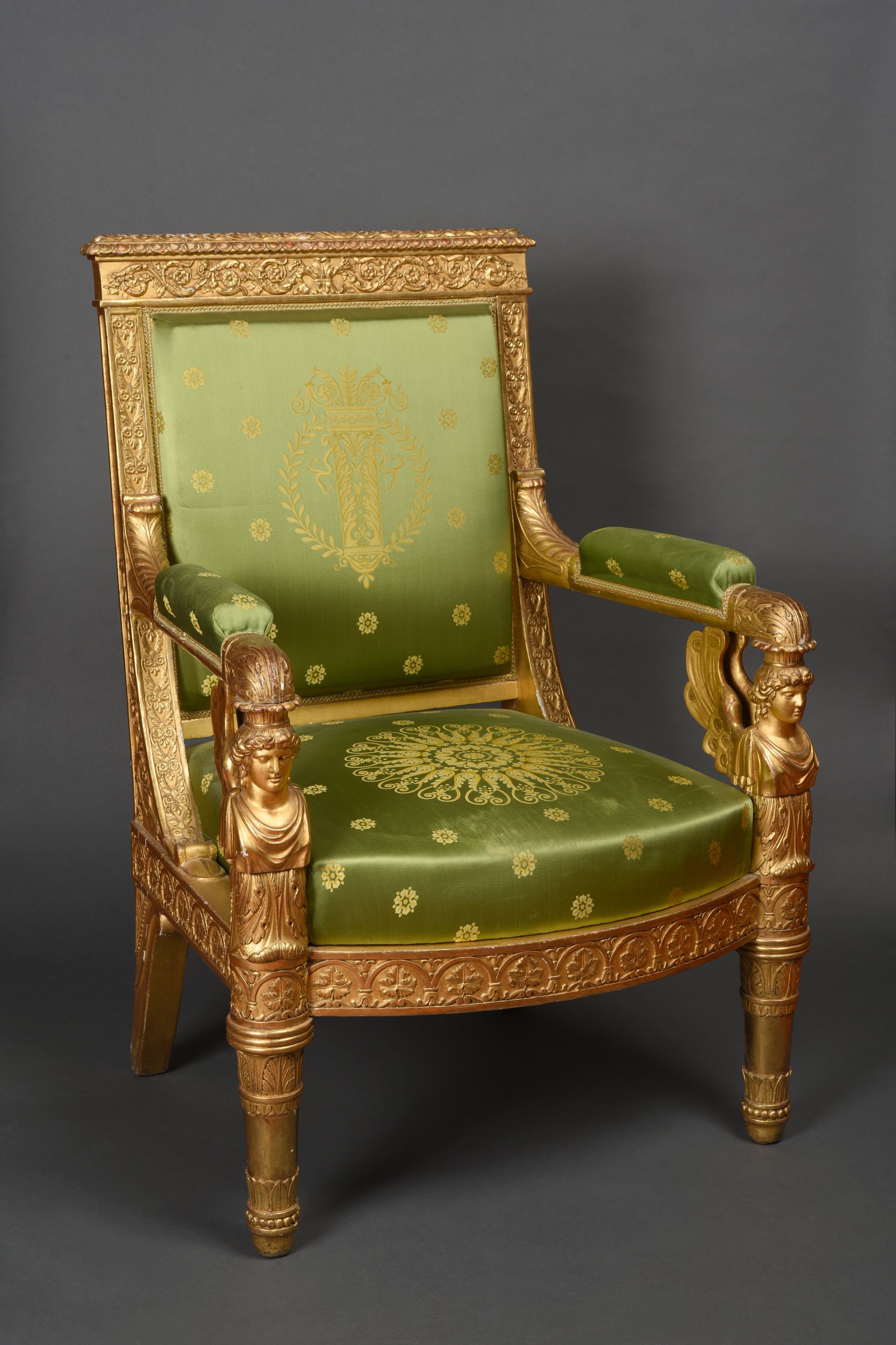 FAUTEUIL D’APPARAT EN BOIS SCULPTE ET DORE A DOSSIER CARRE:  | H&ocirc;tel Des Ventes de Monte-Carlo