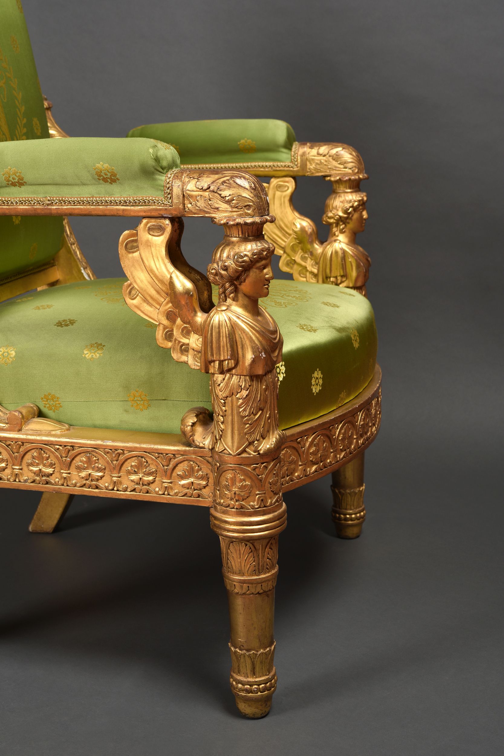 FAUTEUIL D’APPARAT EN BOIS SCULPTE ET DORE A DOSSIER CARRE:  | H&ocirc;tel Des Ventes de Monte-Carlo