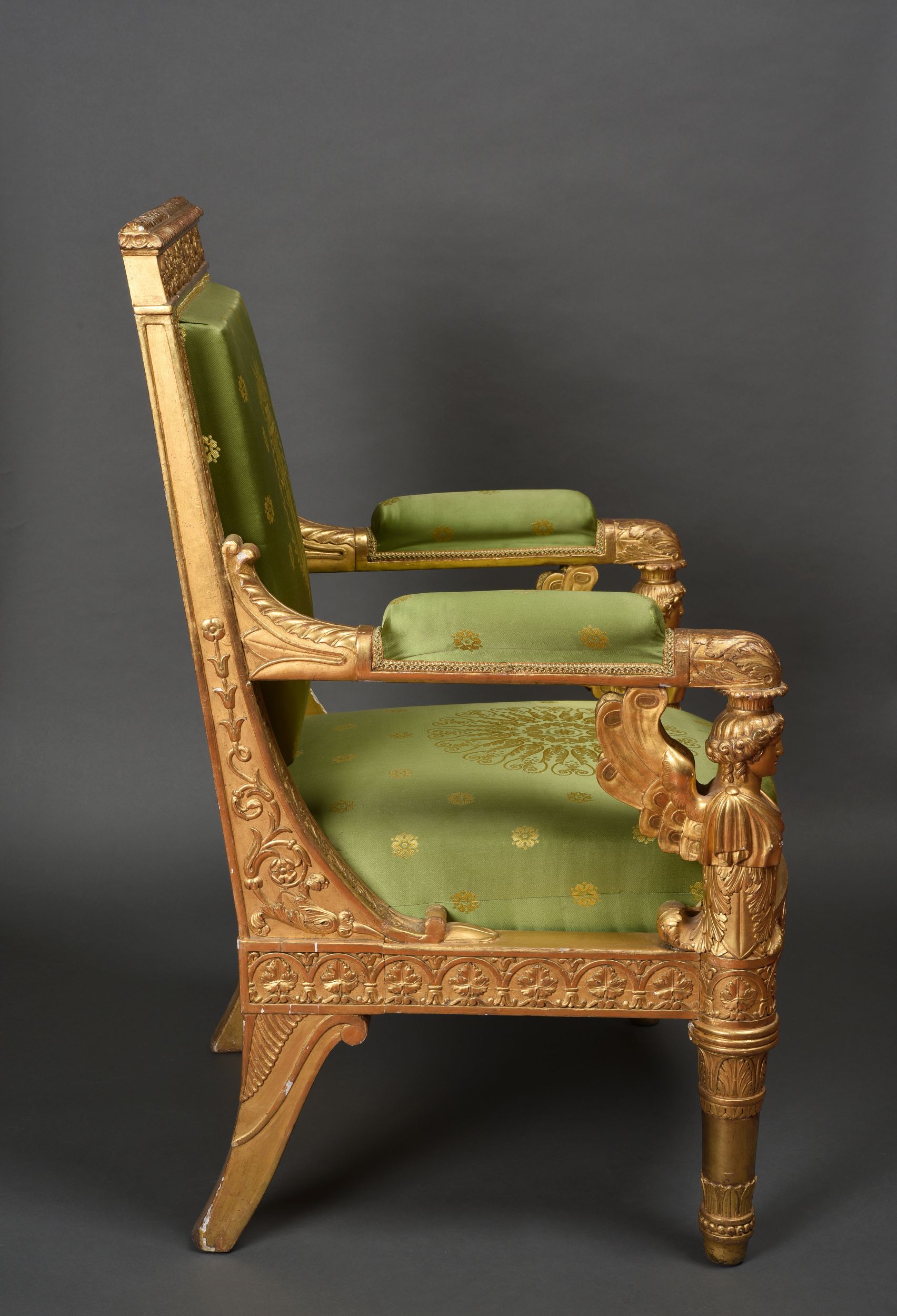 FAUTEUIL D’APPARAT EN BOIS SCULPTE ET DORE A DOSSIER CARRE:  | H&ocirc;tel Des Ventes de Monte-Carlo