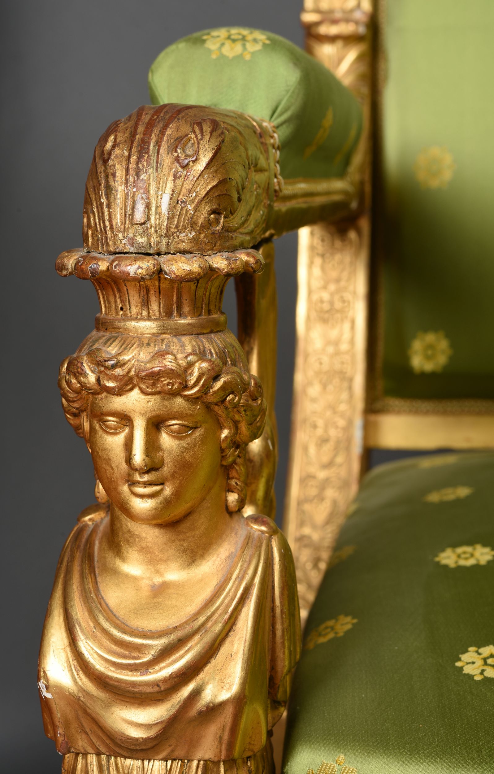 FAUTEUIL D’APPARAT EN BOIS SCULPTE ET DORE A DOSSIER CARRE:  | H&ocirc;tel Des Ventes de Monte-Carlo