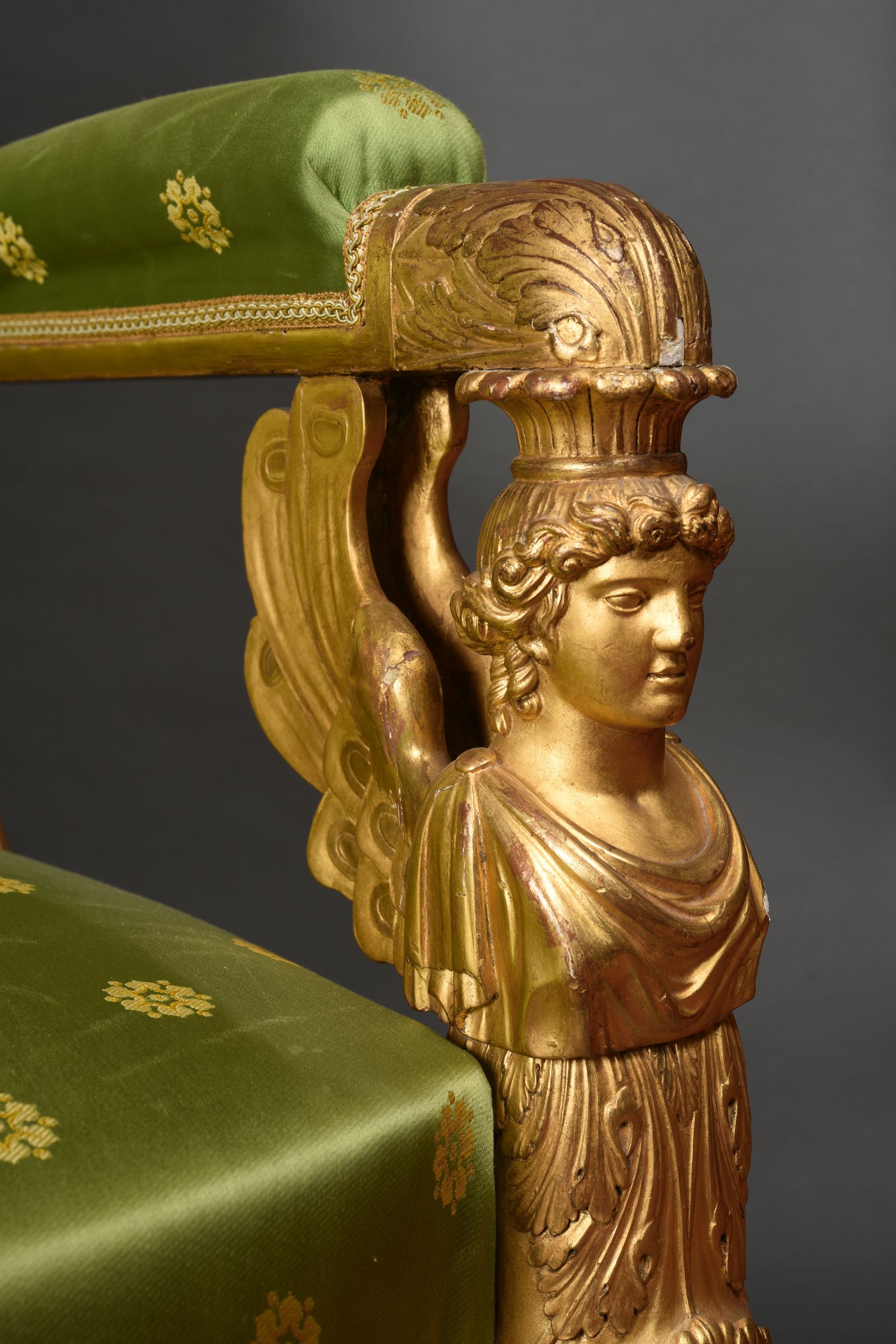 FAUTEUIL D’APPARAT EN BOIS SCULPTE ET DORE A DOSSIER CARRE:  | H&ocirc;tel Des Ventes de Monte-Carlo