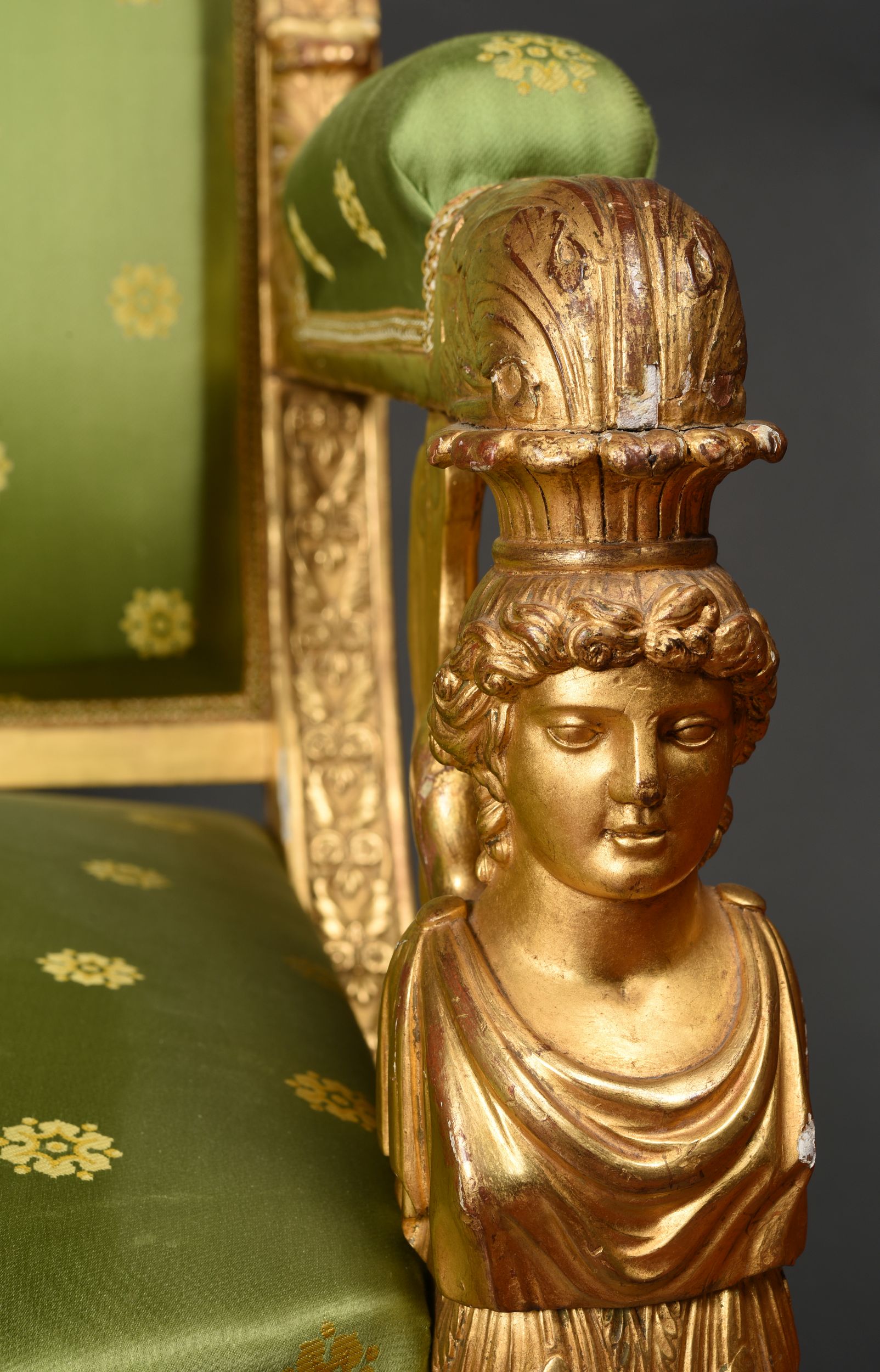 FAUTEUIL D’APPARAT EN BOIS SCULPTE ET DORE A DOSSIER CARRE:  | H&ocirc;tel Des Ventes de Monte-Carlo