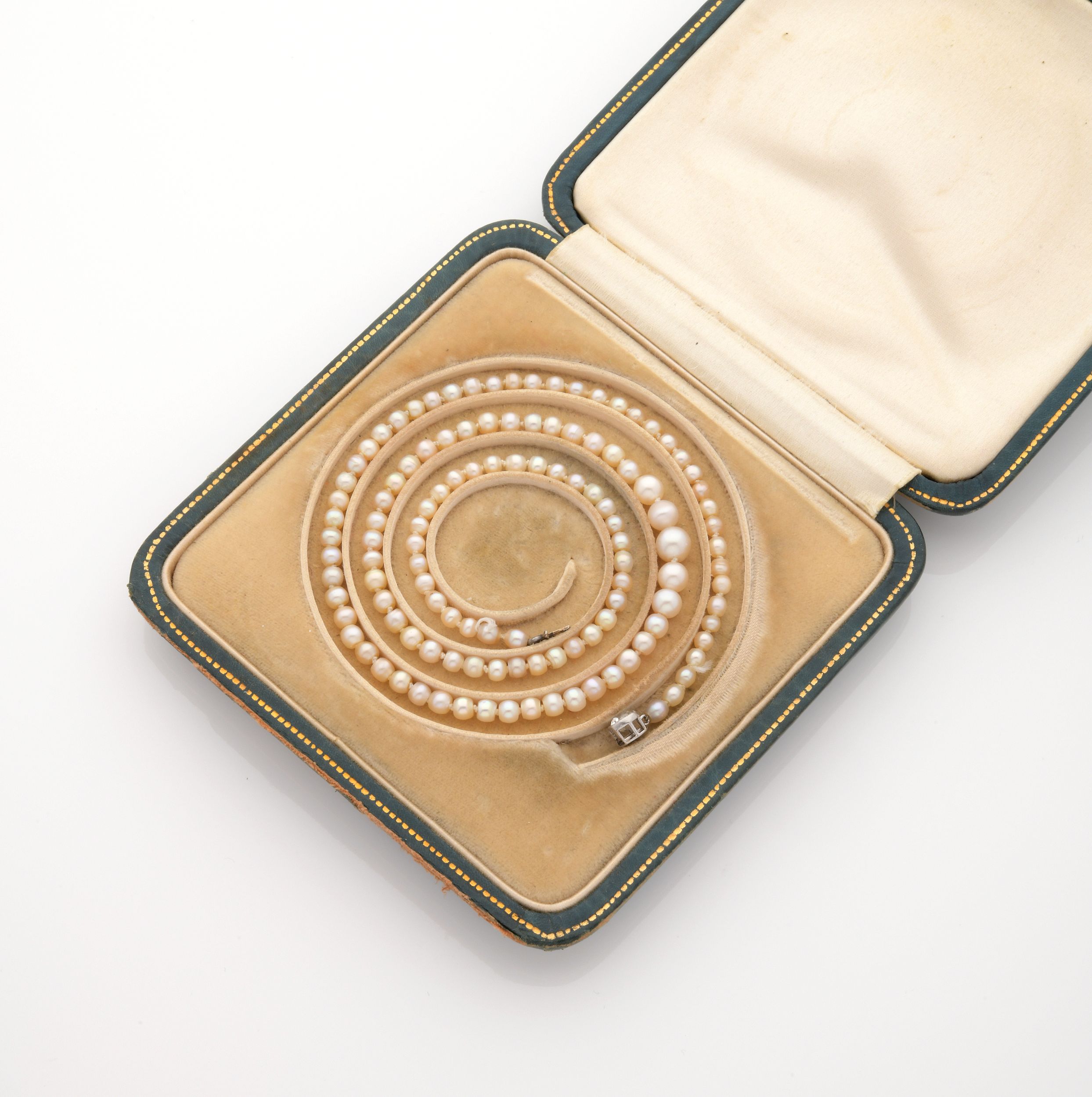 RAVISSANT COLLIER A TRANSFORMATION:  | H&ocirc;tel Des Ventes de Monte-Carlo
