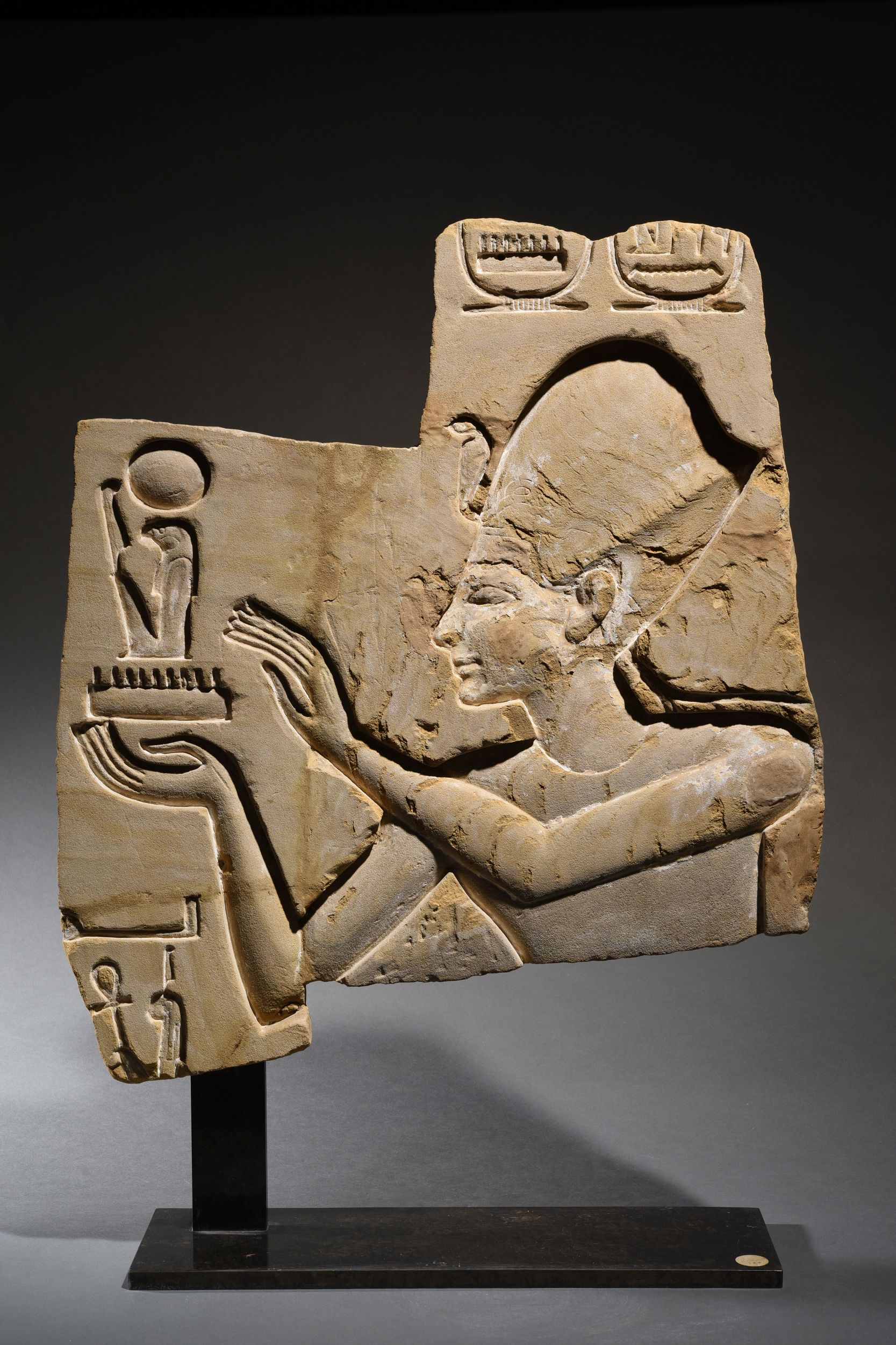 FRAGMENT DE BAS-RELIEF FIGURANT SETHI IER