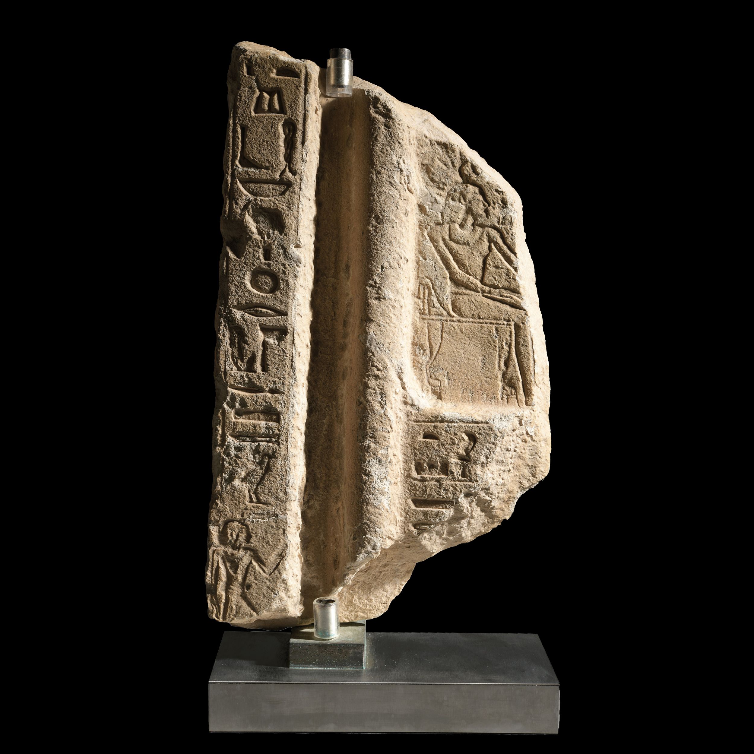 FRAGMENT DE STÈLE FAUSSE PORTE