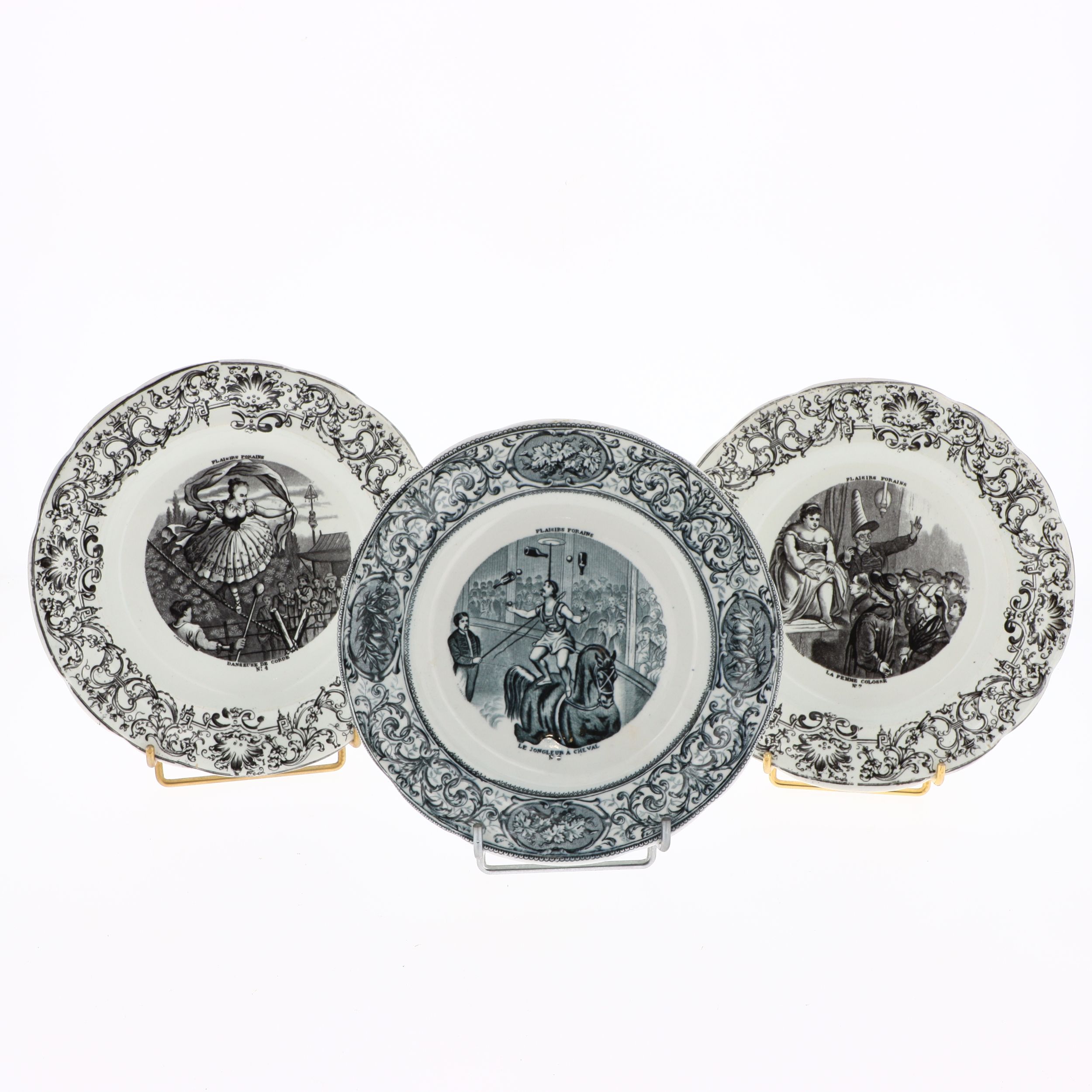 GIEN ENSEMBLE DE VINGT-CINQ ASSIETTES