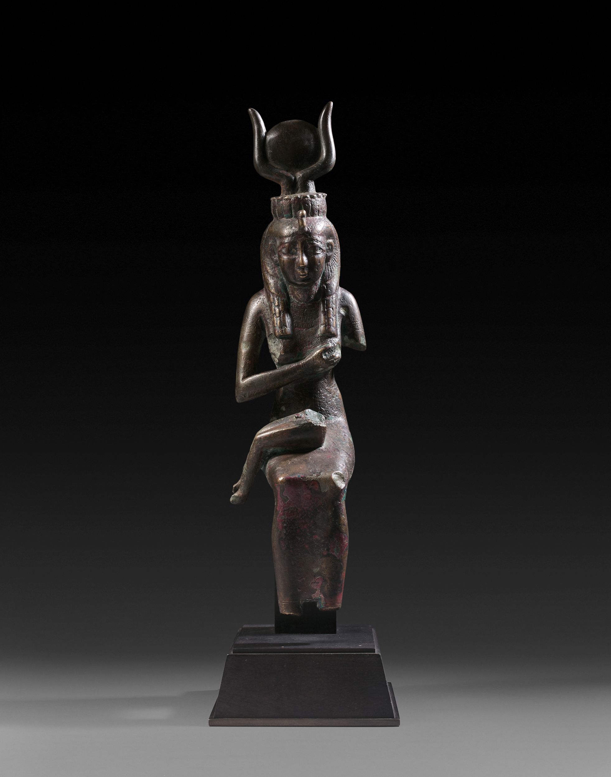 GRANDE STATUETTE D’ISIS LACTANS