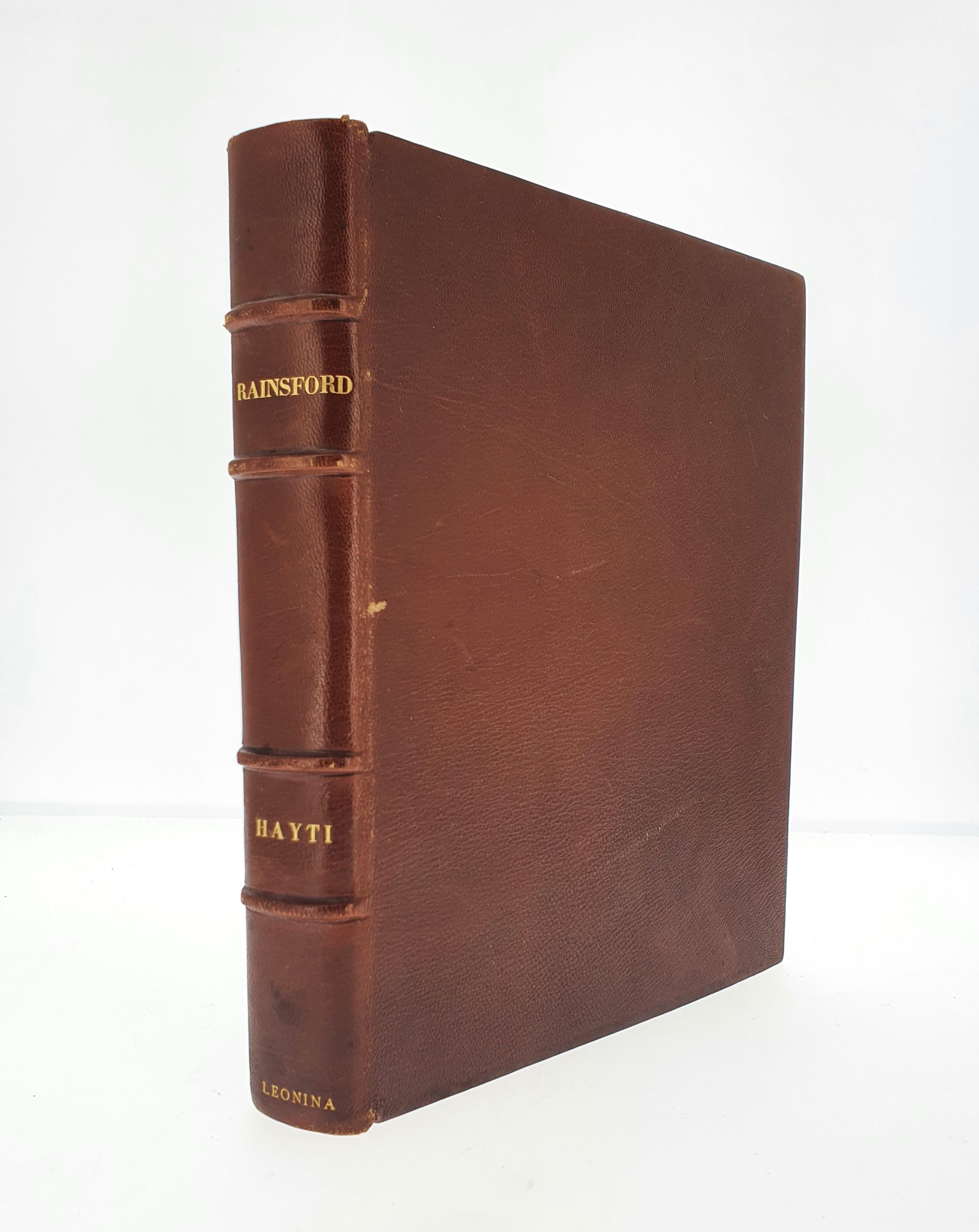[AMÉRIQUE]. OGILBY (John)  MONTANUS (Anoldus). America : being the latest, and most accurate Description of the New World ; containing the Original of the Inhabitants, and the Remarkable Voyages thither. The Conquest of the vast Empires of Mexico and Peru, and other large Provinces and Territories, with the several European Plantations in those Parts. Also their Cities, Fortresses, Towns, Temples, Mountains, and Rivers. Their Habits, Customs, Manners, and Religions. Their Plants, Beasts, Birds, and Serpents […]. Collected from most Authentick Authors […] by John OGILBY. London, Printed by the Author, 1671. In-folio, veau fauve, filets dorés et roulette dentelée estampée à froid encadrant les plats, dos à nerfs orné (reliure anglaise début XIXe s.).	:  | H&ocirc;tel Des Ventes de Monte-Carlo