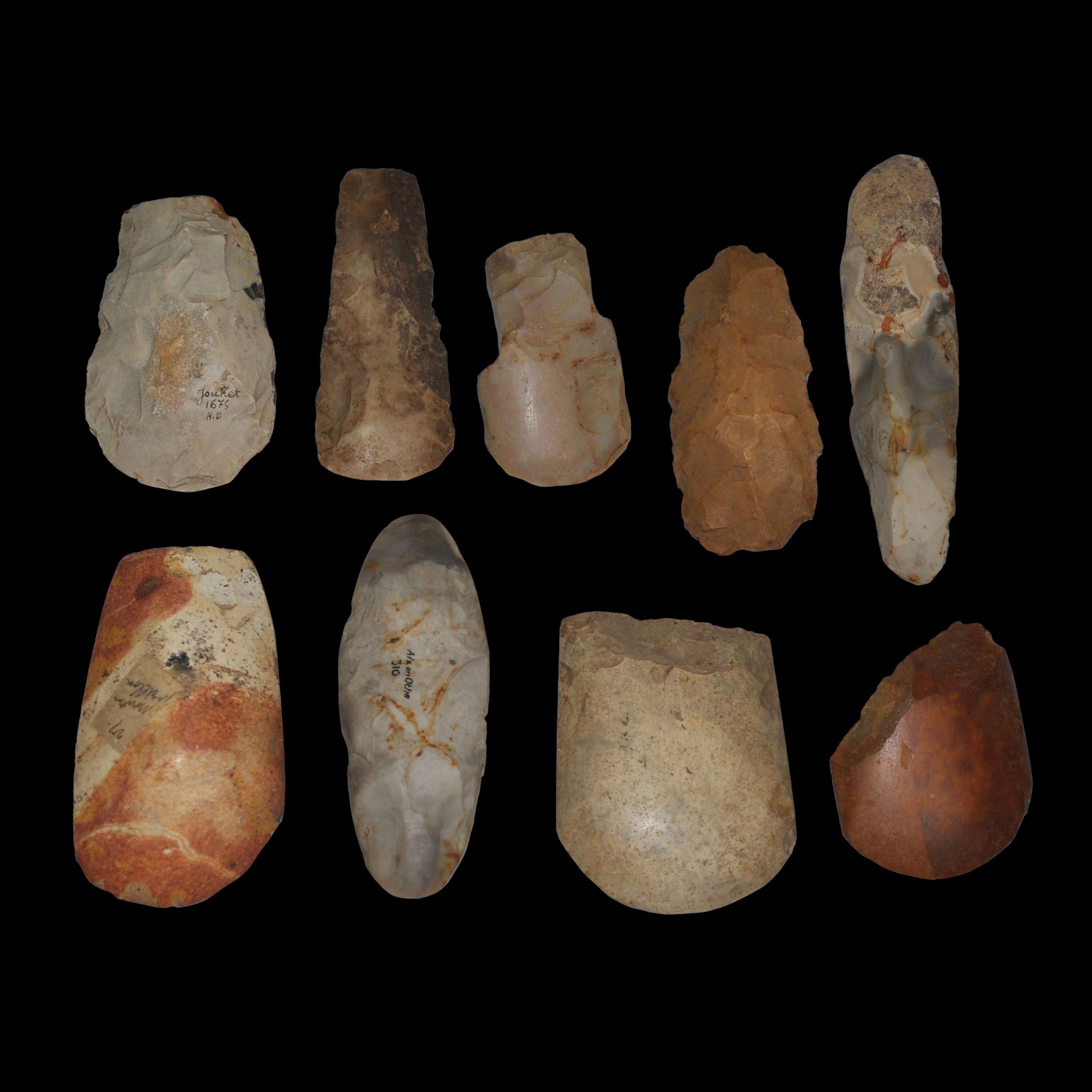 IMPORTANT LOT DE 9 PIÈCES NÉOLITHIQUES