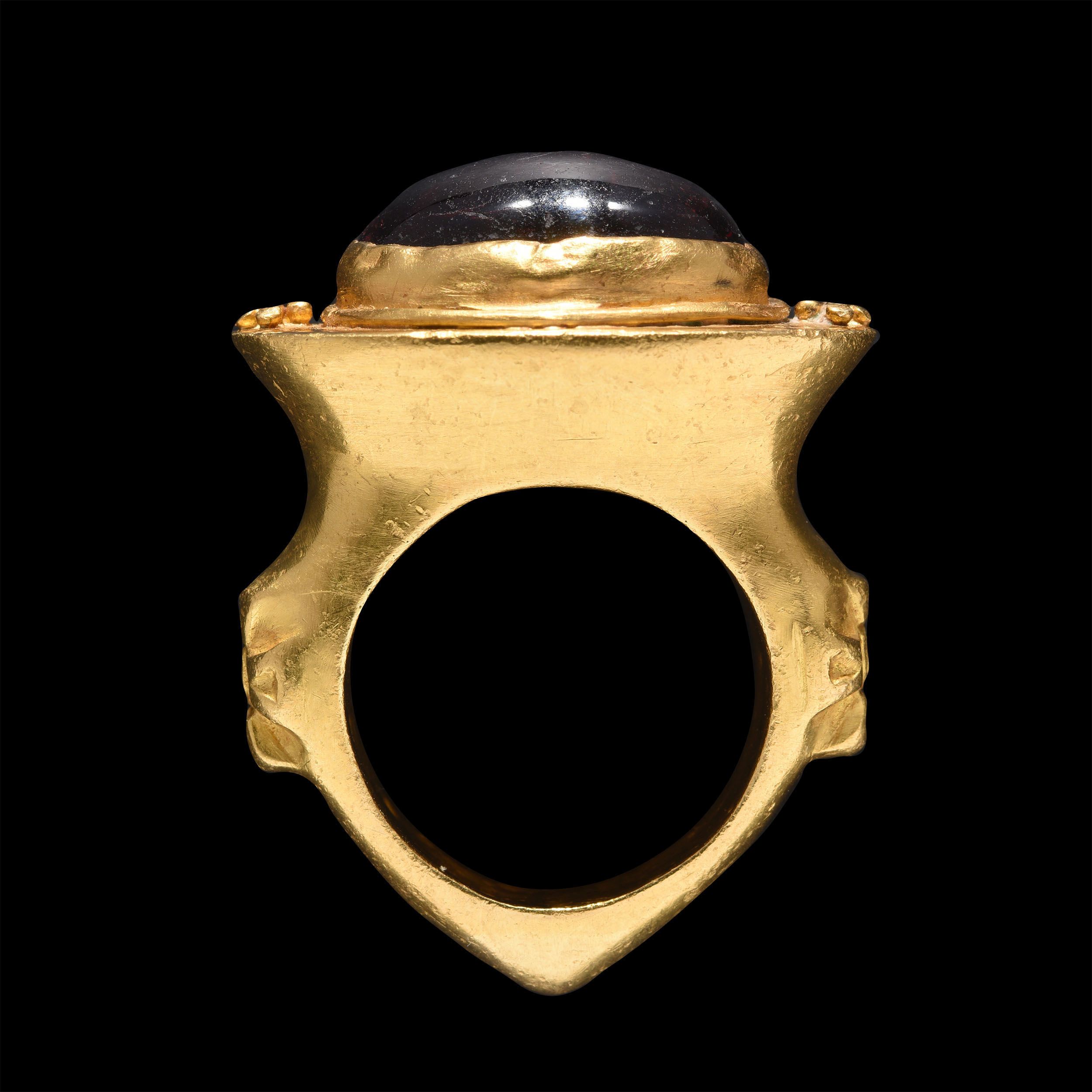 IMPORTANTE BAGUE AVEC DEUX CROIX:  | H&ocirc;tel Des Ventes de Monte-Carlo