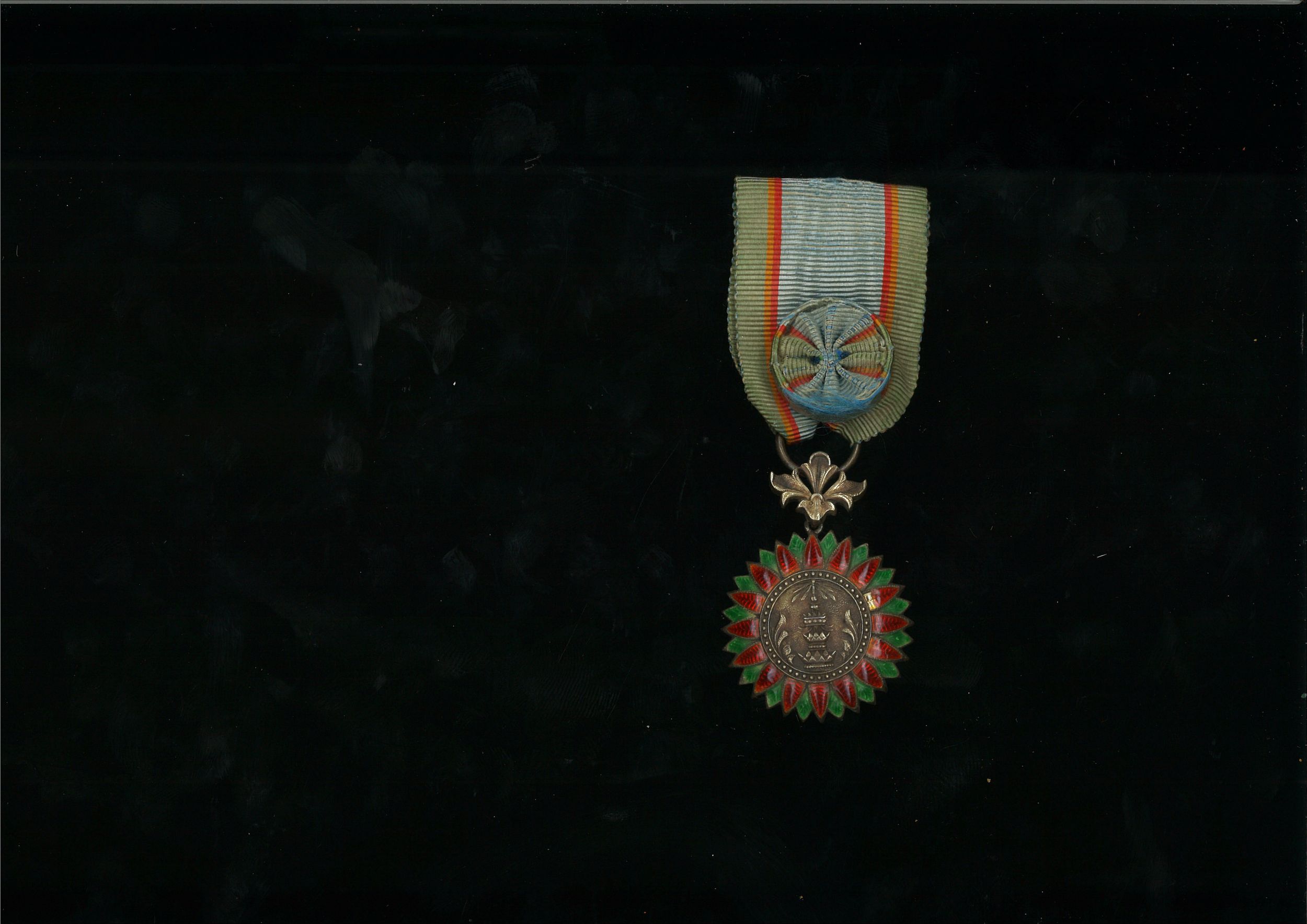 LOT DE 2 CROIX DE CHEVALIER DE L'ORDRE DE LA LEGION D'HONNEUR:  | H&ocirc;tel Des Ventes de Monte-Carlo