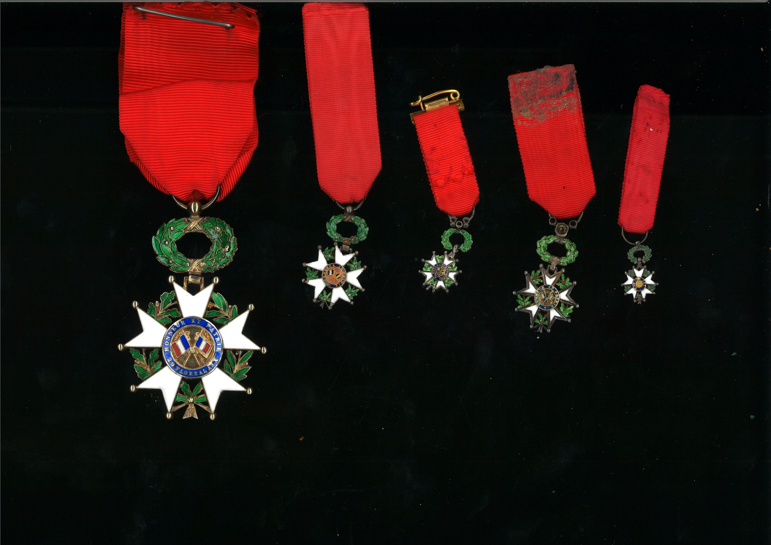 LOT DE 2 CROIX DE CHEVALIER DE L'ORDRE DE LA LEGION D'HONNEUR:  | H&ocirc;tel Des Ventes de Monte-Carlo