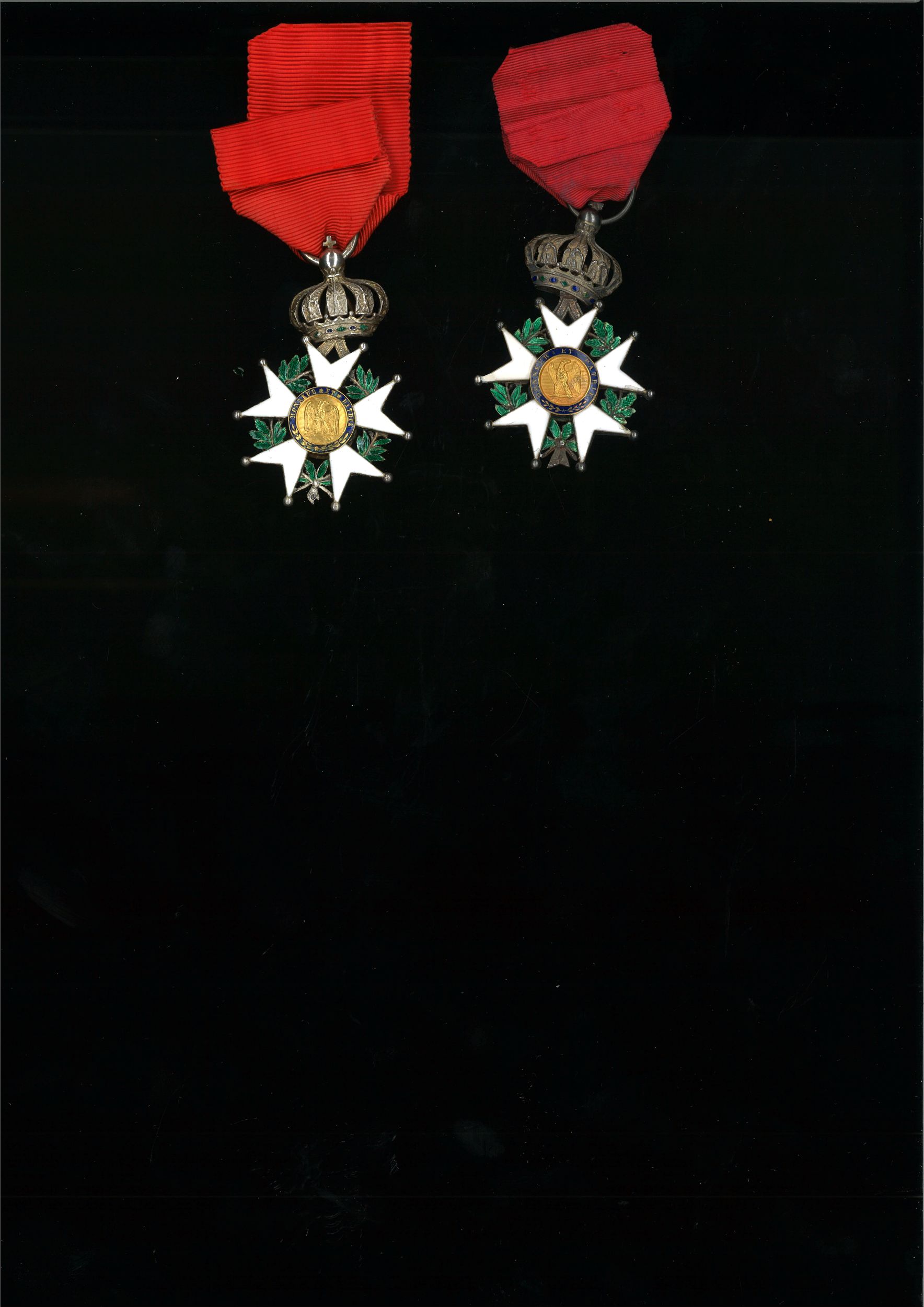 LOT DE 2 CROIX DE CHEVALIER DE L'ORDRE DE LA LEGION D'HONNEUR:  | H&ocirc;tel Des Ventes de Monte-Carlo