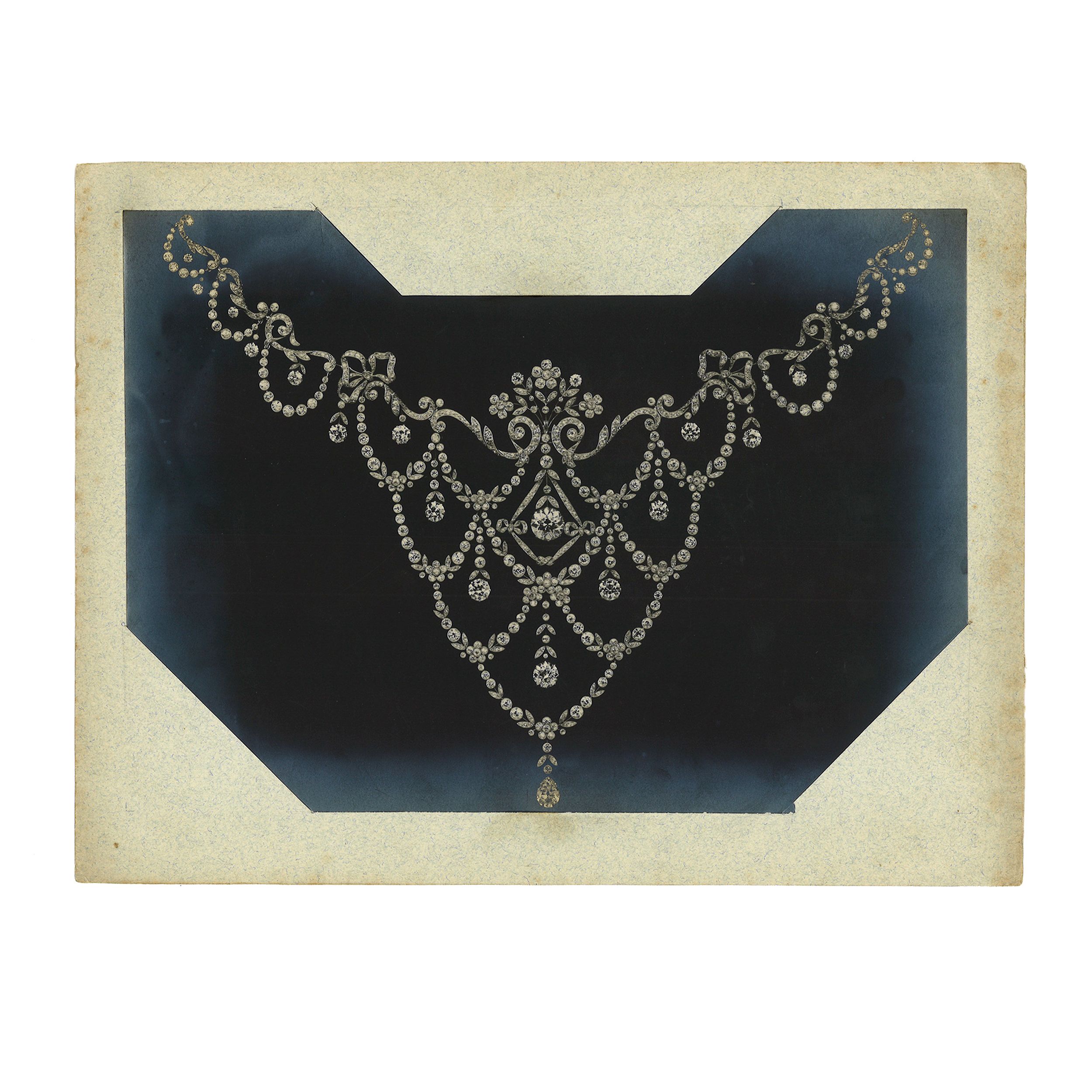 LOT DE DESSINS ET PHOTOS D'ARCHIVES DE JOAILLERIE