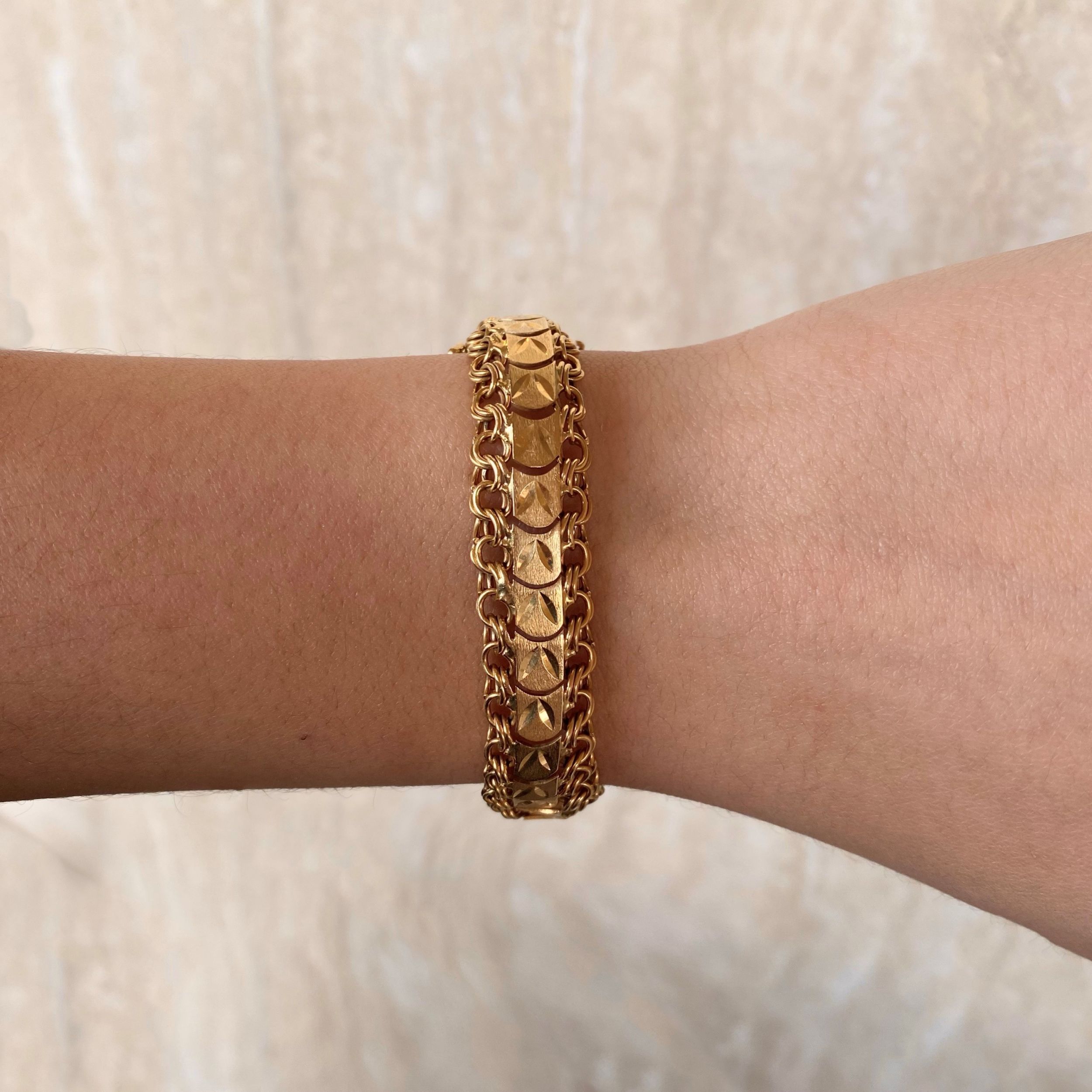 LOT DE DEUX BRACELETS:  | H&ocirc;tel Des Ventes de Monte-Carlo