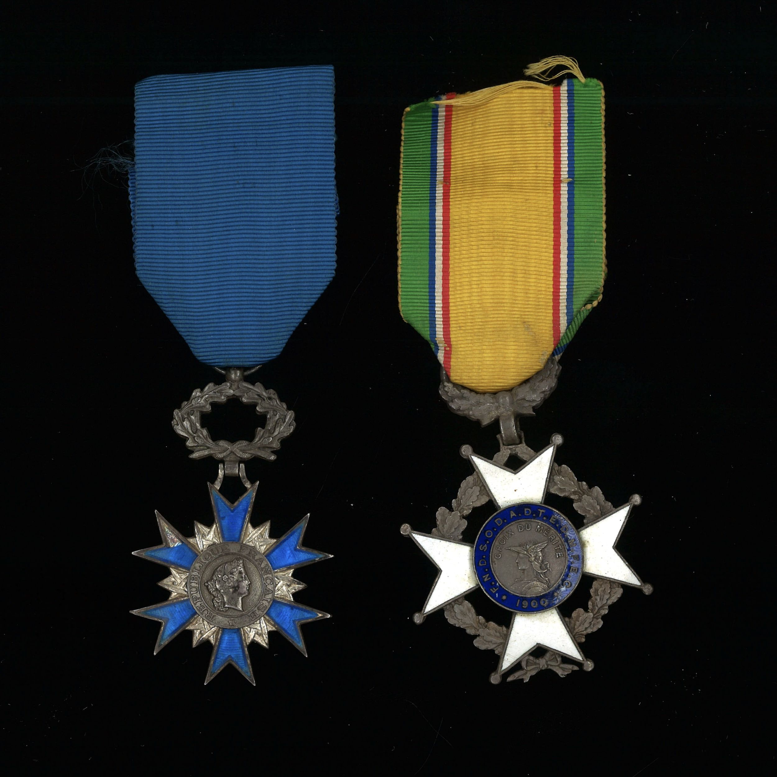 LOT DE 2 CROIX DE CHEVALIER DE L'ORDRE DE LA LEGION D'HONNEUR:  | H&ocirc;tel Des Ventes de Monte-Carlo
