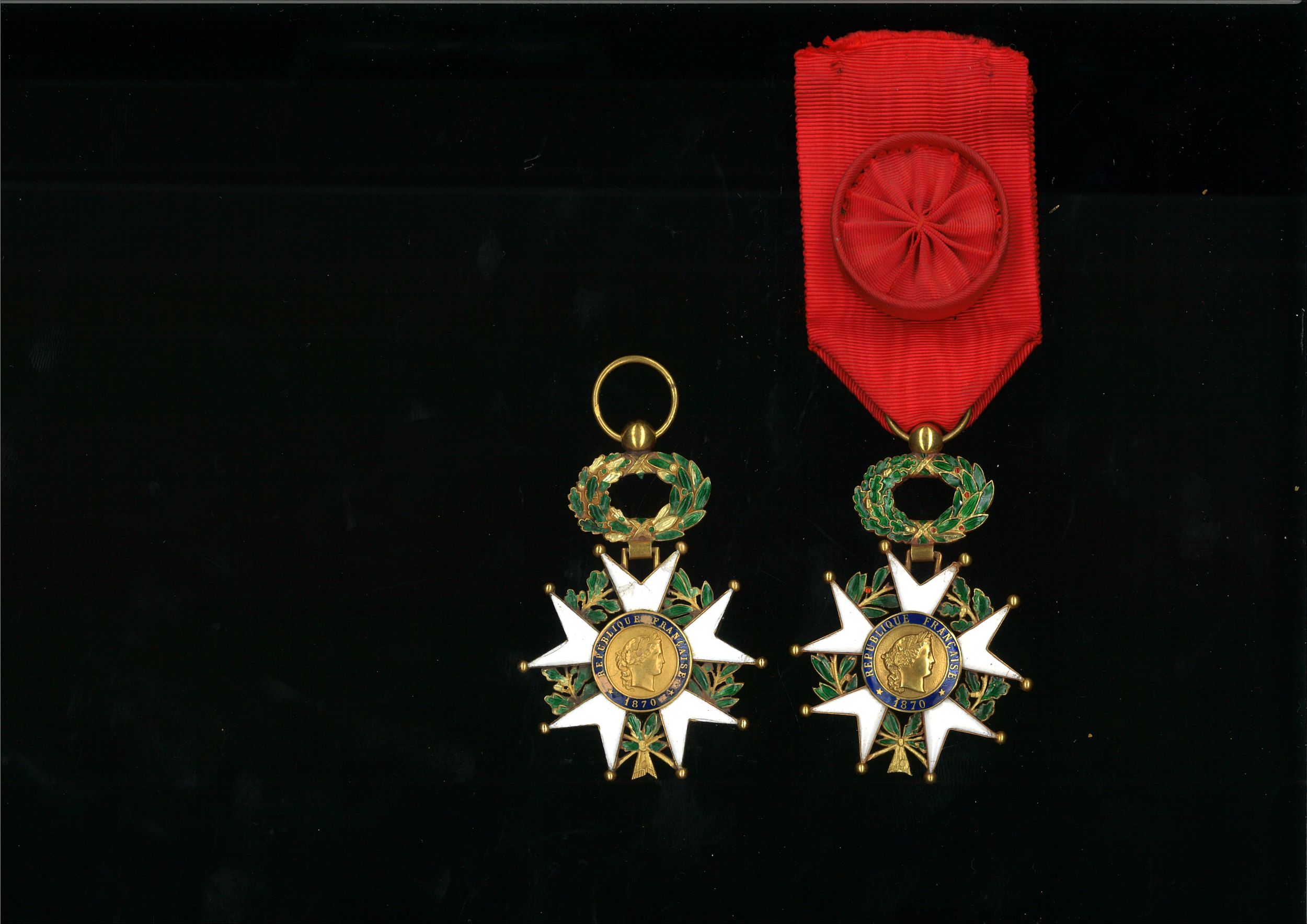 LOT DE DEUX CROIX DE CHEVALIER DE L'ORDRE DE LA LEGION D'HONNEUR