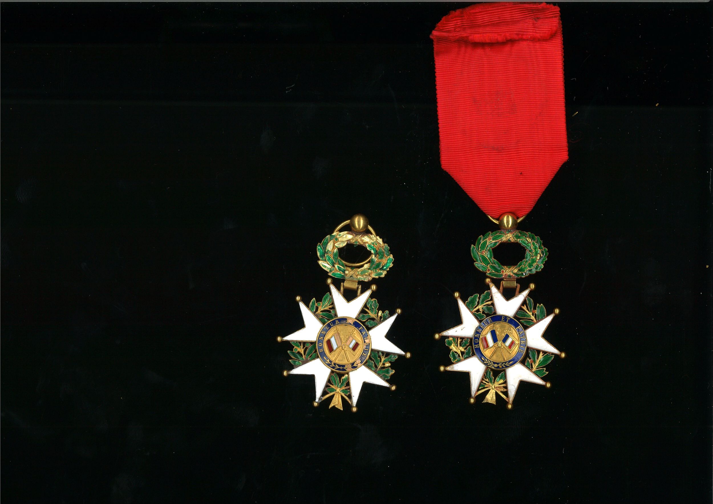 LOT DE DEUX CROIX DE CHEVALIER DE L'ORDRE DE LA LEGION D'HONNEUR:  | H&ocirc;tel Des Ventes de Monte-Carlo