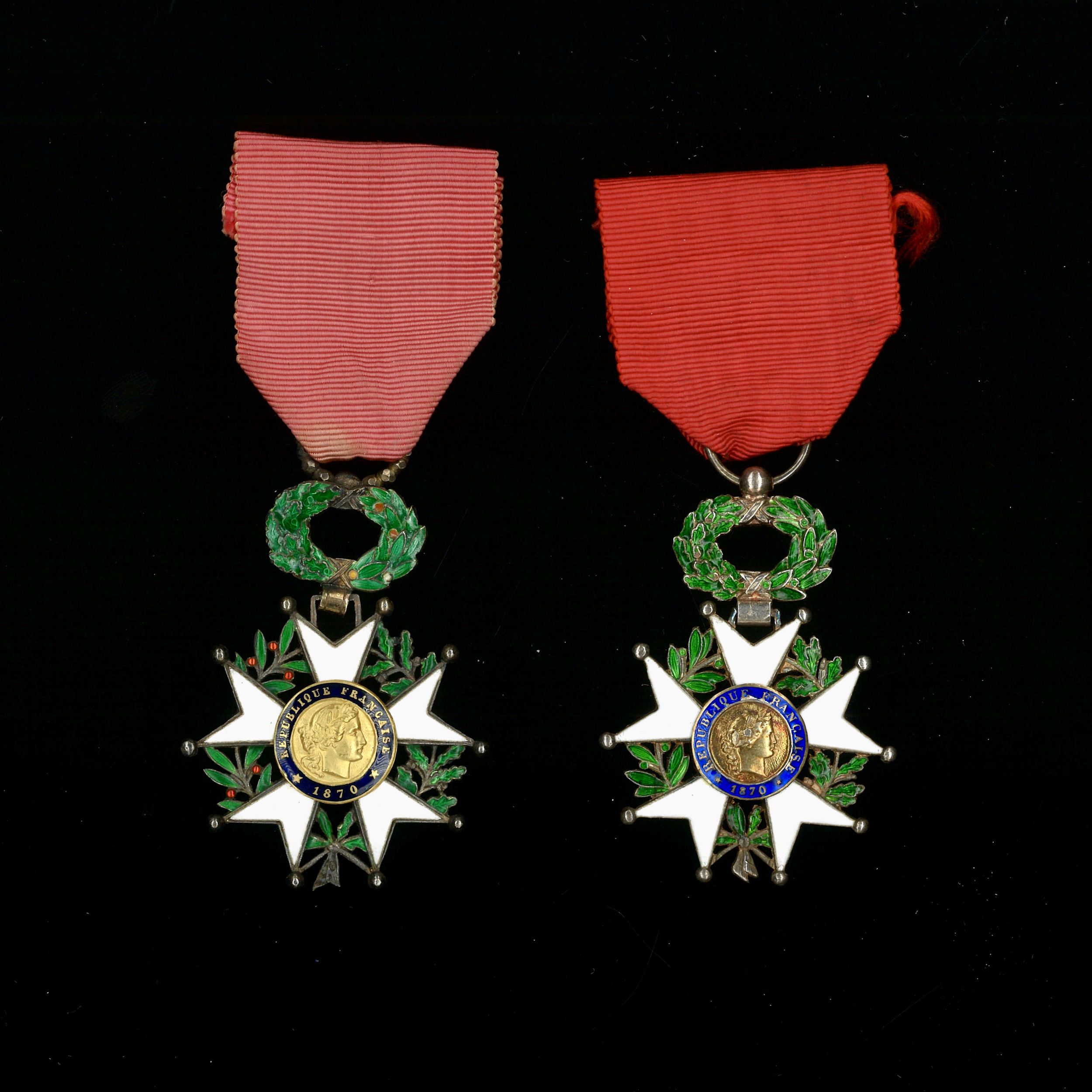 LOT DE DEUX CROIX DE CHEVALIER DE L'ORDRE DE LA LEGION D'HONNEUR