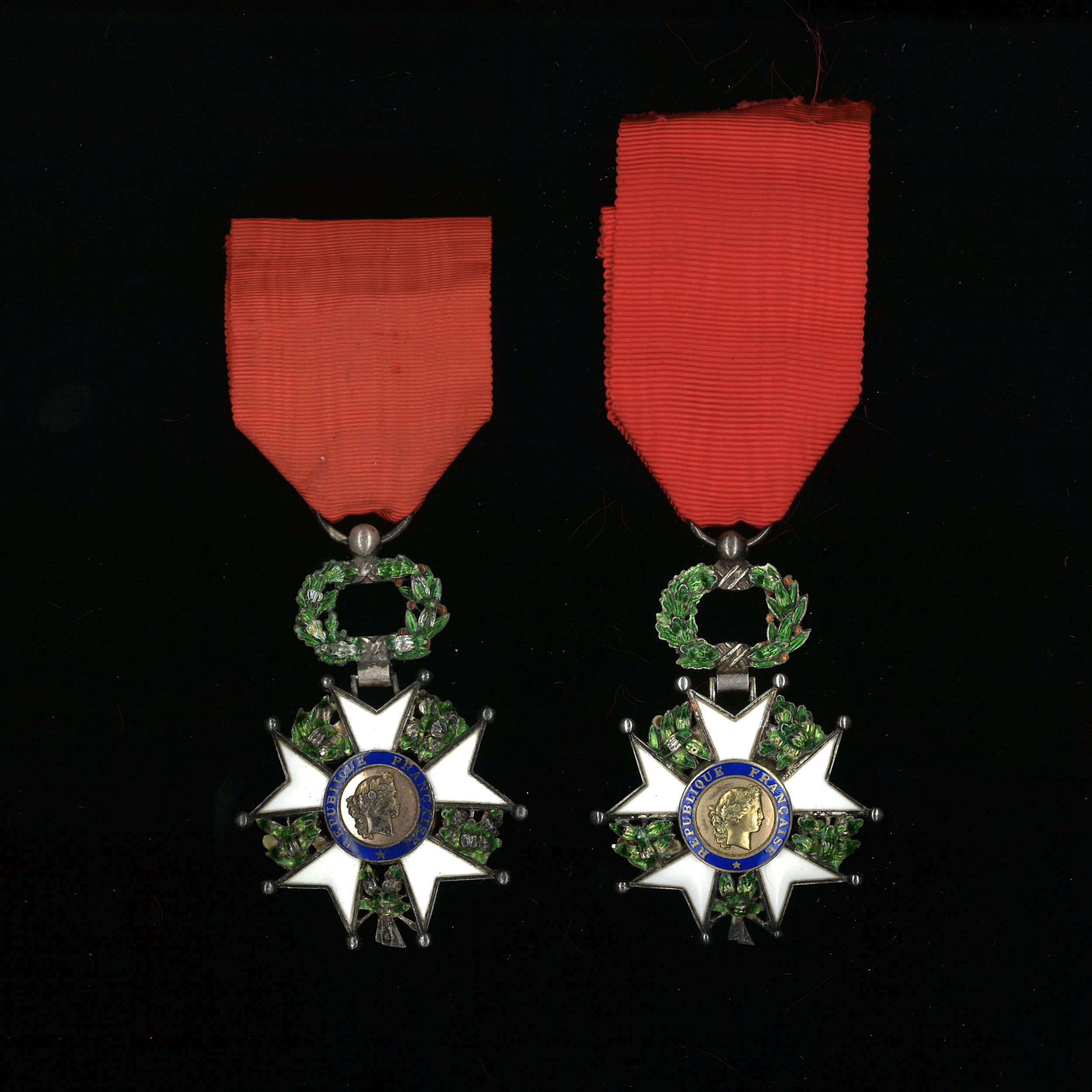 LOT DE 2 CROIX DE CHEVALIER DE L'ORDRE DE LA LEGION D'HONNEUR:  | H&ocirc;tel Des Ventes de Monte-Carlo