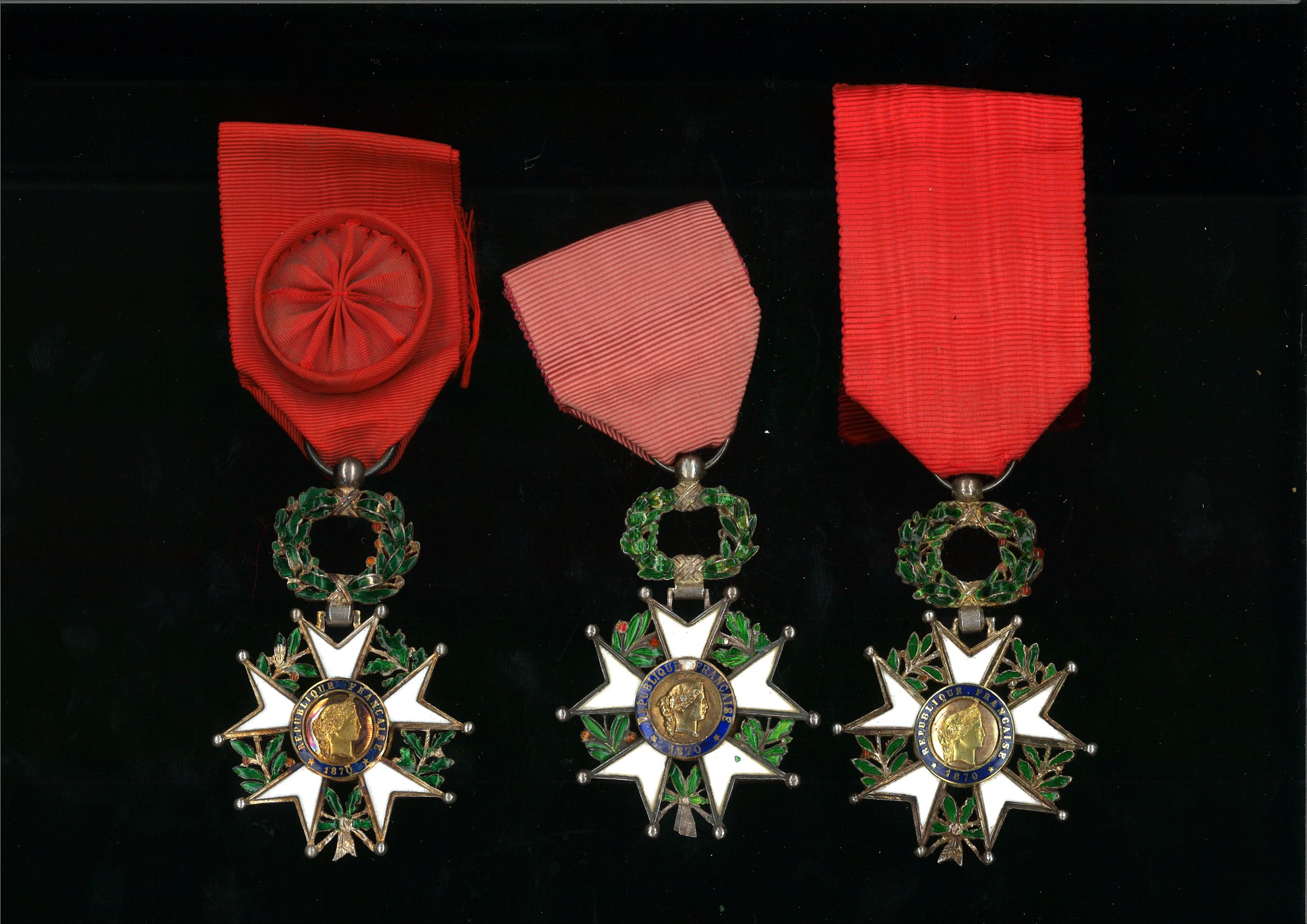 LOT DE 2 CROIX DE CHEVALIER DE L'ORDRE DE LA LEGION D'HONNEUR:  | H&ocirc;tel Des Ventes de Monte-Carlo