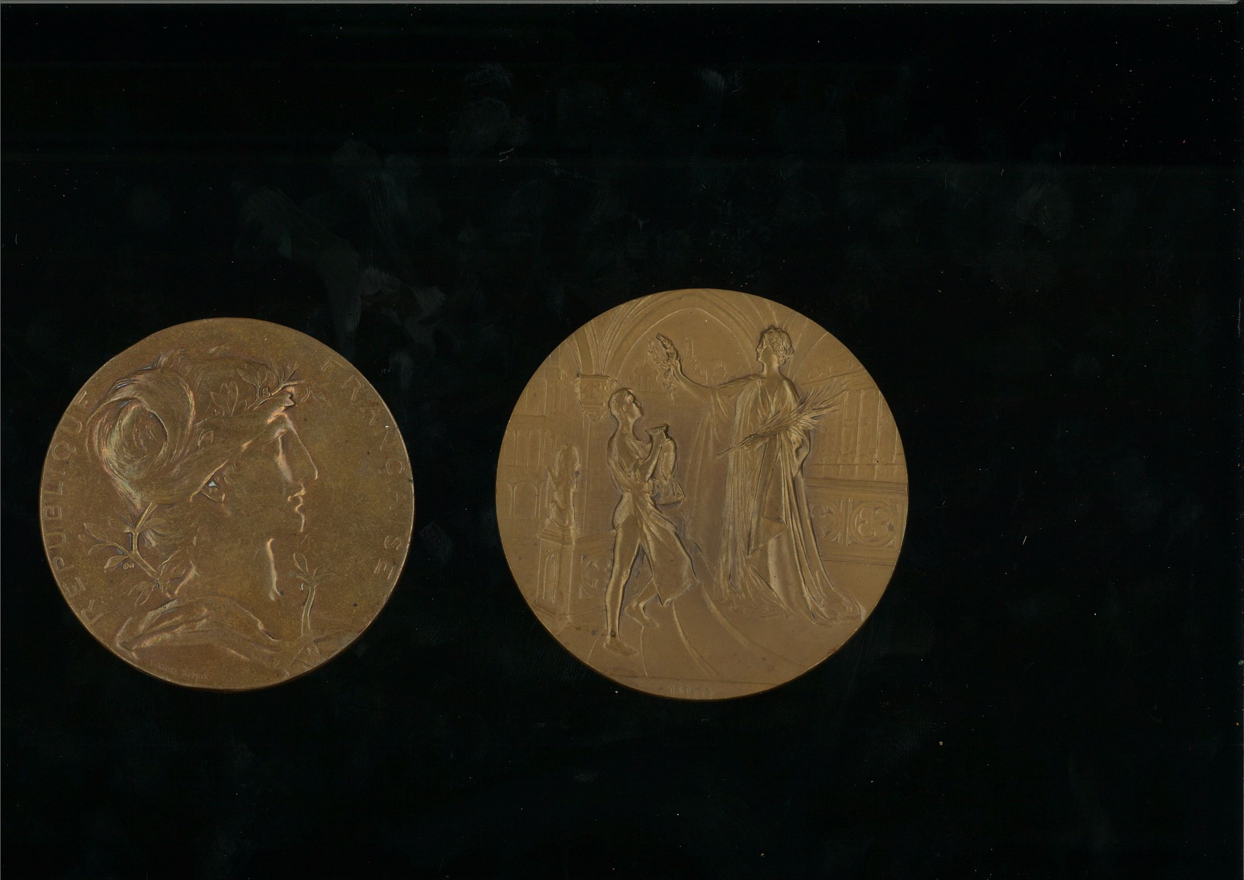 LOT DE 2 CROIX DE CHEVALIER DE L'ORDRE DE LA LEGION D'HONNEUR:  | H&ocirc;tel Des Ventes de Monte-Carlo