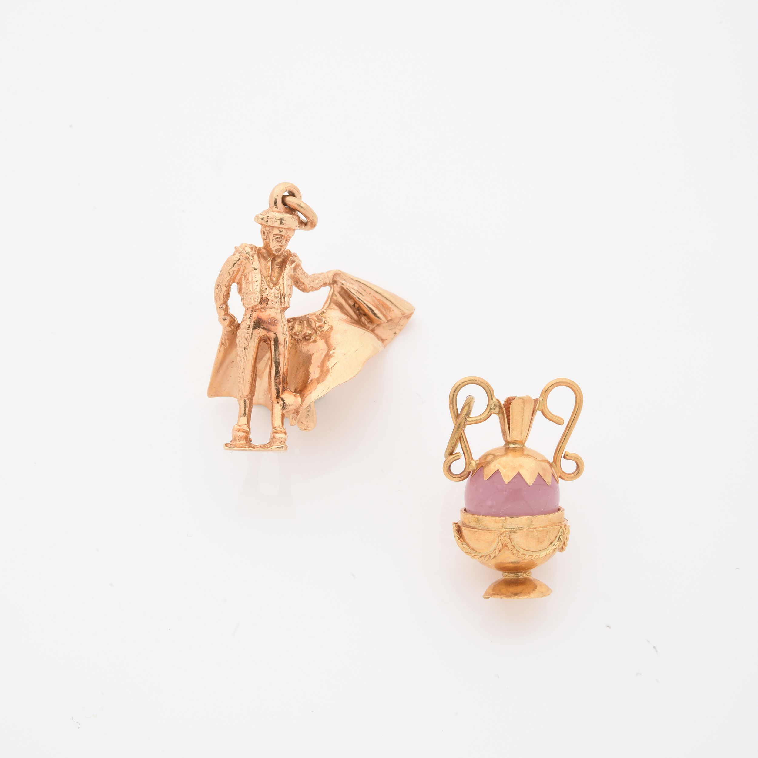BROCHE CORBEILLE:  | H&ocirc;tel Des Ventes de Monte-Carlo