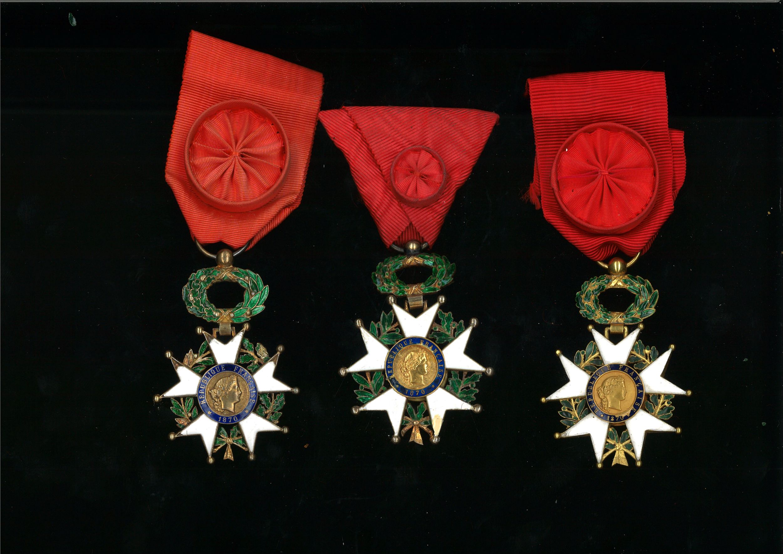 LOT DE 2 CROIX DE CHEVALIER DE L'ORDRE DE LA LEGION D'HONNEUR:  | H&ocirc;tel Des Ventes de Monte-Carlo