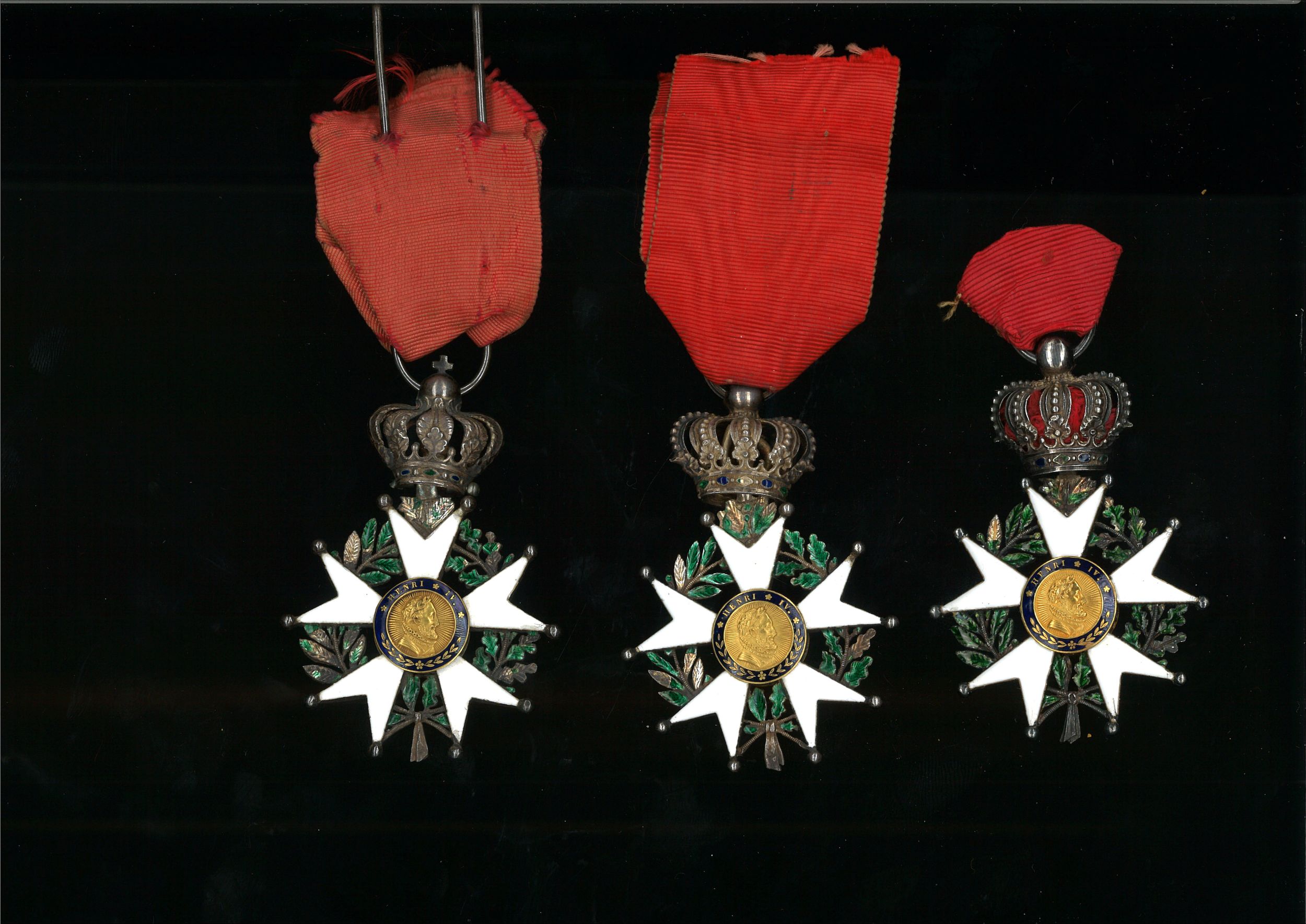 LOT DE TROIS CROIX DE CHEVALIER DE L'ORDRE DE LA LEGION D'HONNEUR 
