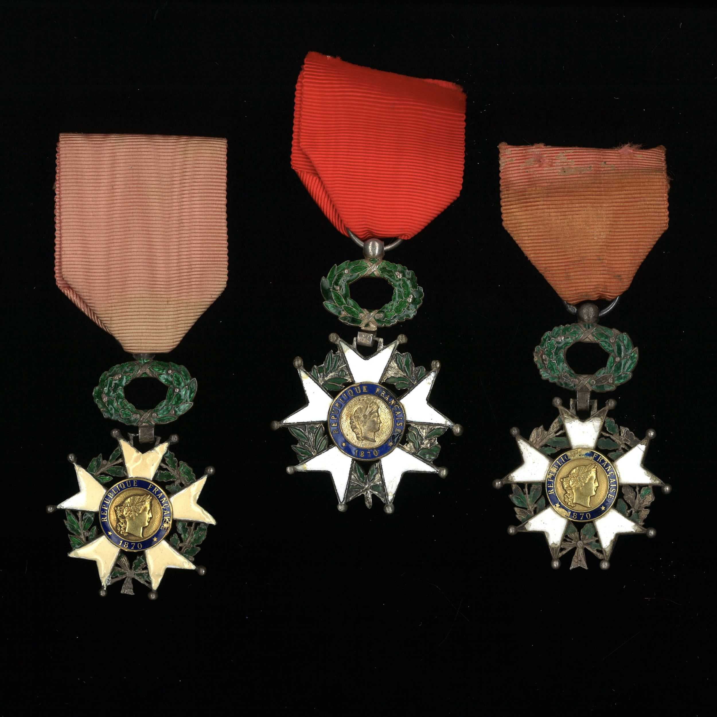 LOT DE TROIS CROIX DE CHEVALIER DE L'ORDRE DE LA LEGION D'HONNEUR