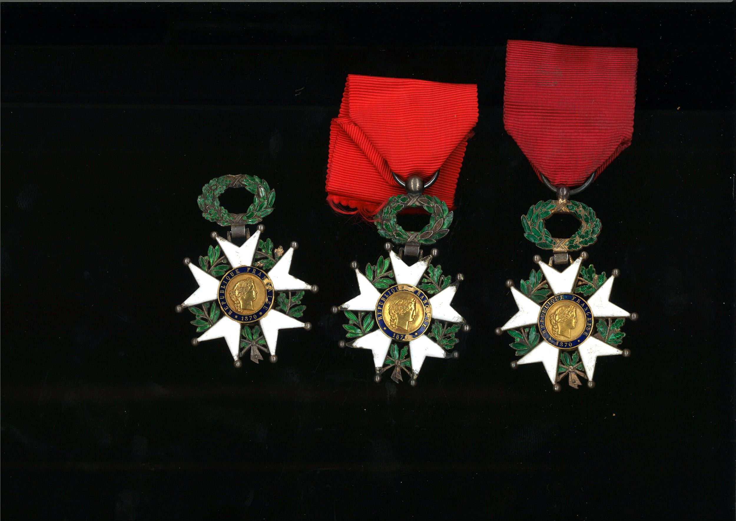 LOT DE TROIS CROIX DE CHEVALIER DE L'ORDRE DE LA LEGION D'HONNEUR