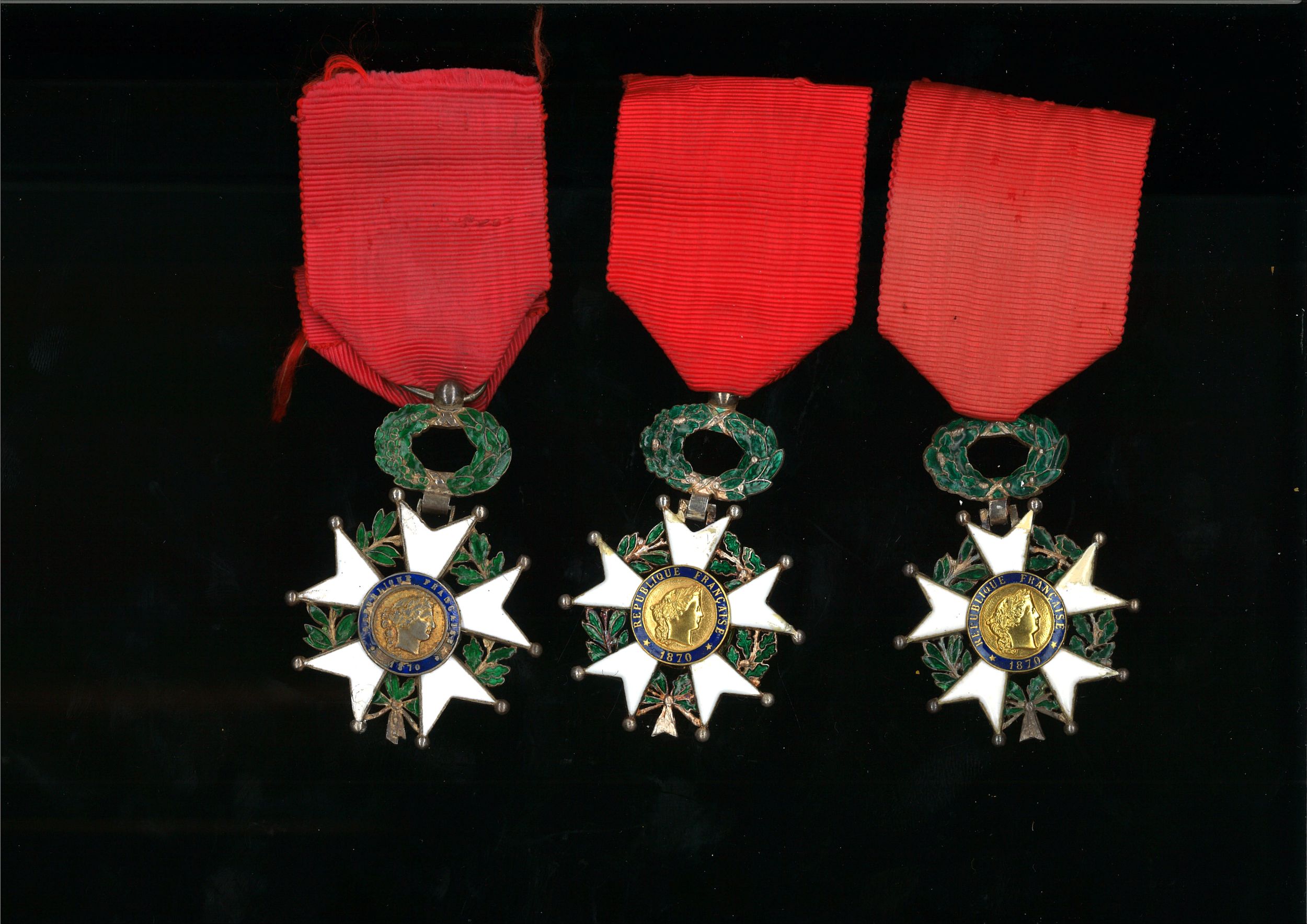 LOT DE TROIS CROIX DE CHEVALIER DE L'ORDRE DE LA LEGION D'HONNEUR