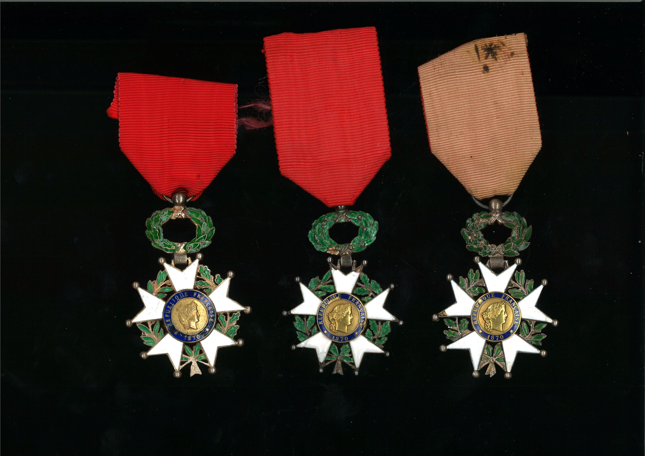 LOT DE TROIS CROIX DE CHEVALIER DE L'ORDRE DE LA LEGION D'HONNEUR