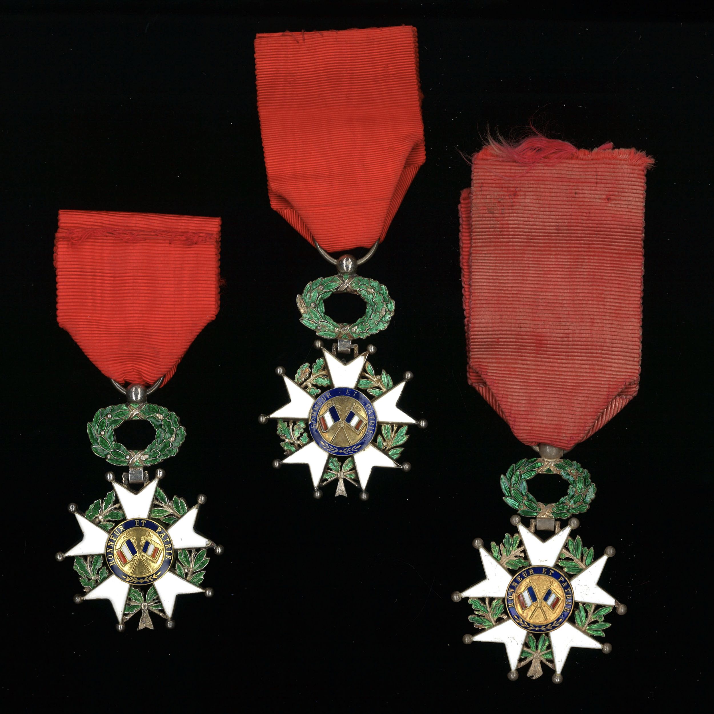 LOT DE TROIS CROIX DE CHEVALIER DE L'ORDRE DE LA LEGION D'HONNEUR
